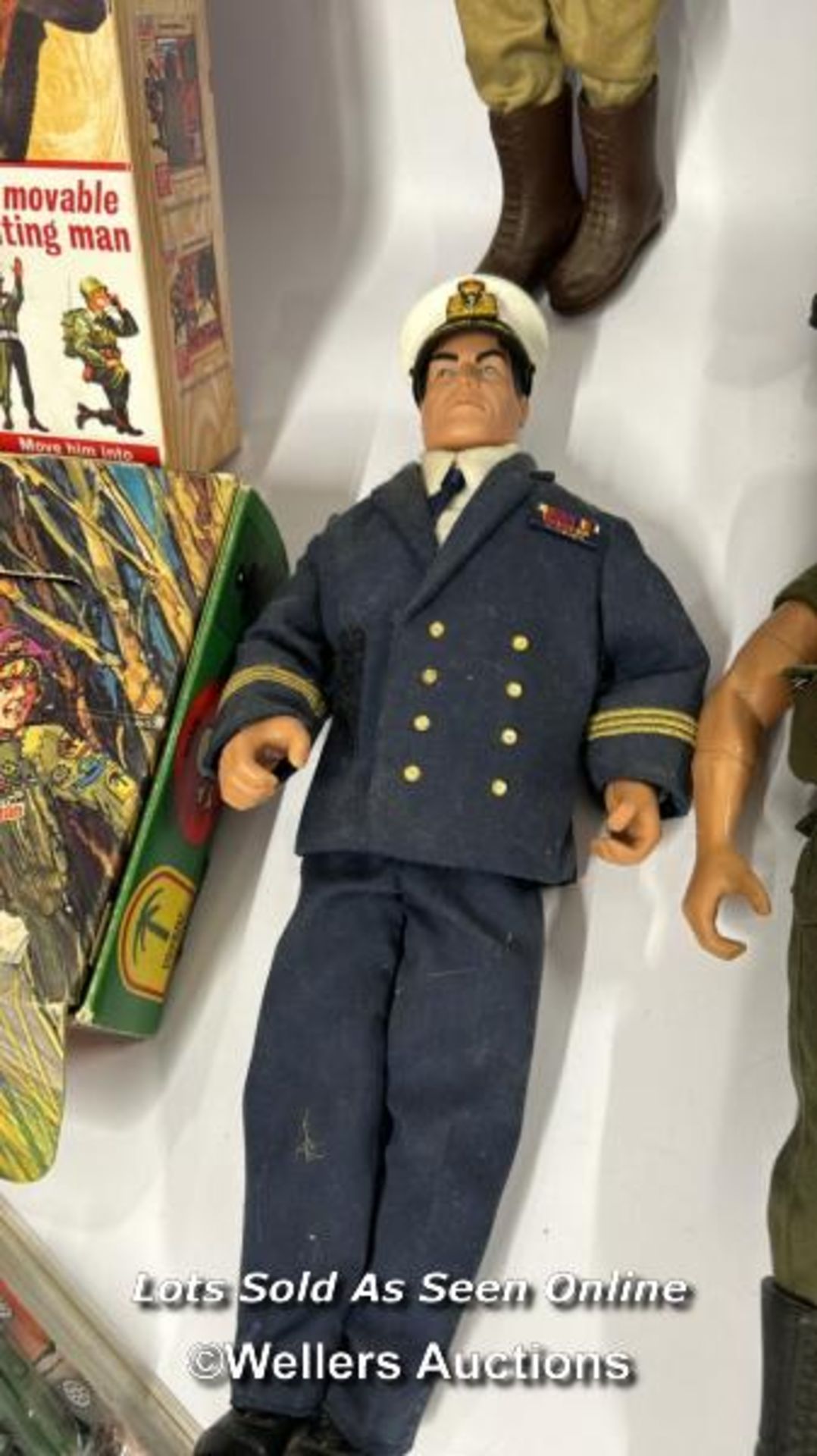 Assorted Action Man figures, mostly modern with spare boots, lunch box, watch and vintage patrol - Bild 6 aus 10