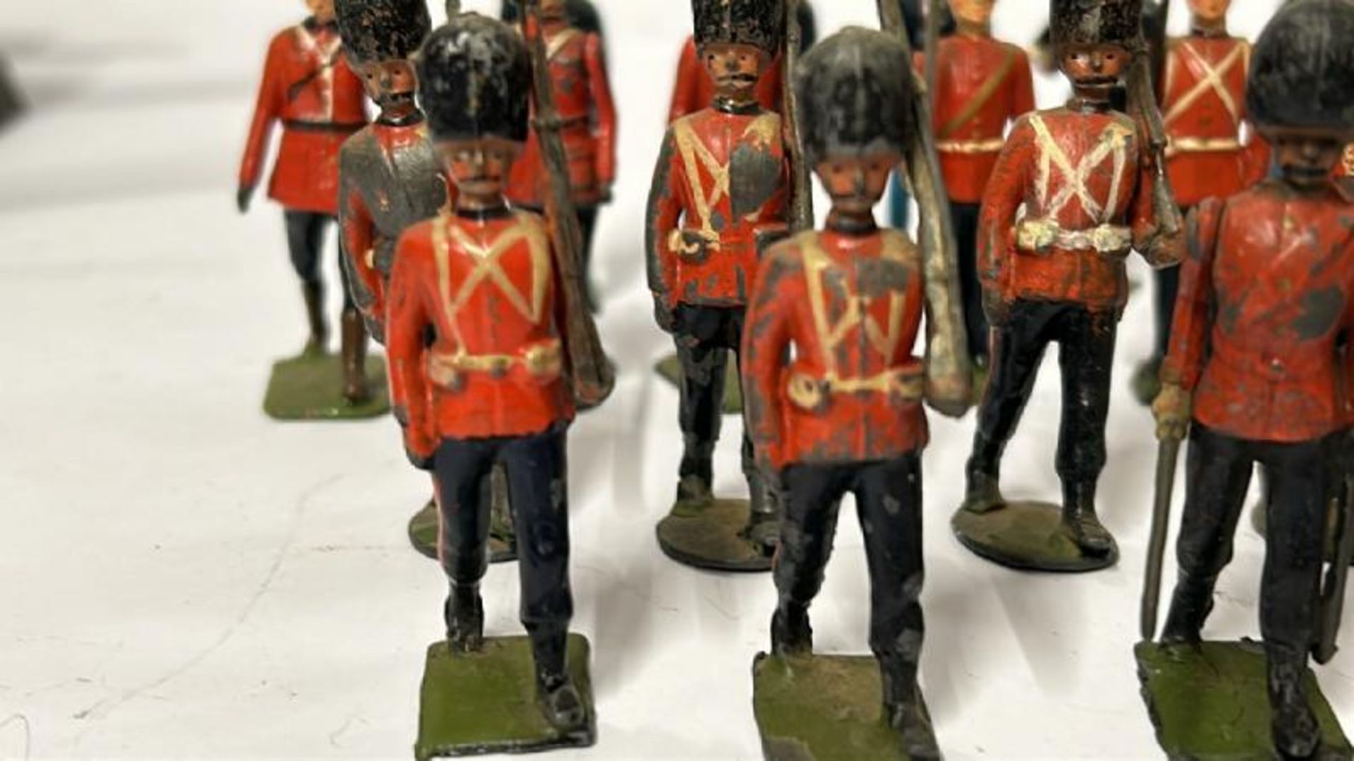 Assorted Britains lead soldiers including Grenadier guards, U.S. Marines and Foot Infantry - Image 4 of 14