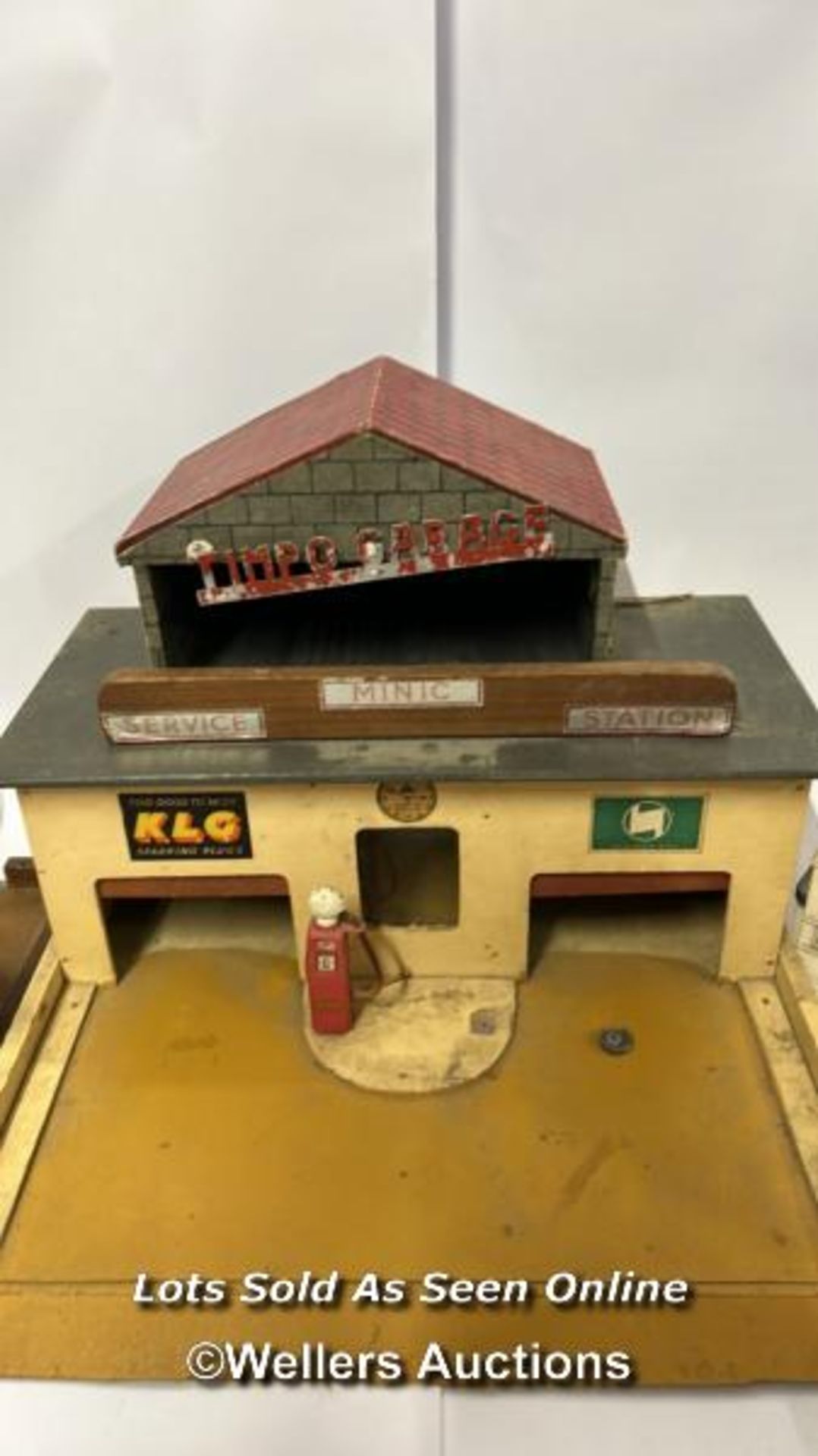 Two vintage wooden garage models and a plastic clinic building / AN5 - Image 2 of 4
