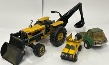 Tonka tractor with digger arm and two small Tonka trucks / AN19
