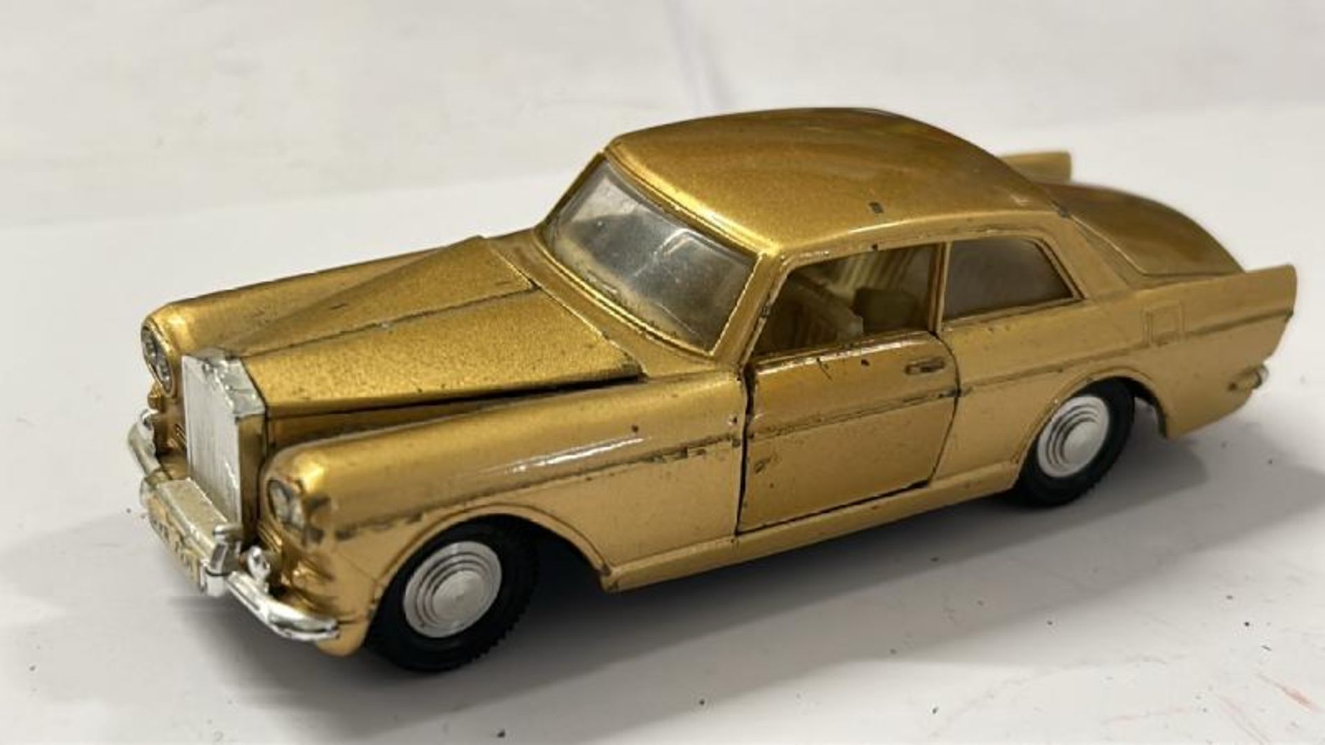 Unboxed Dinky & Corgi cars and caravans including Corgi Silver Shadow Rolls Royce and Dinky Rolls - Image 12 of 23