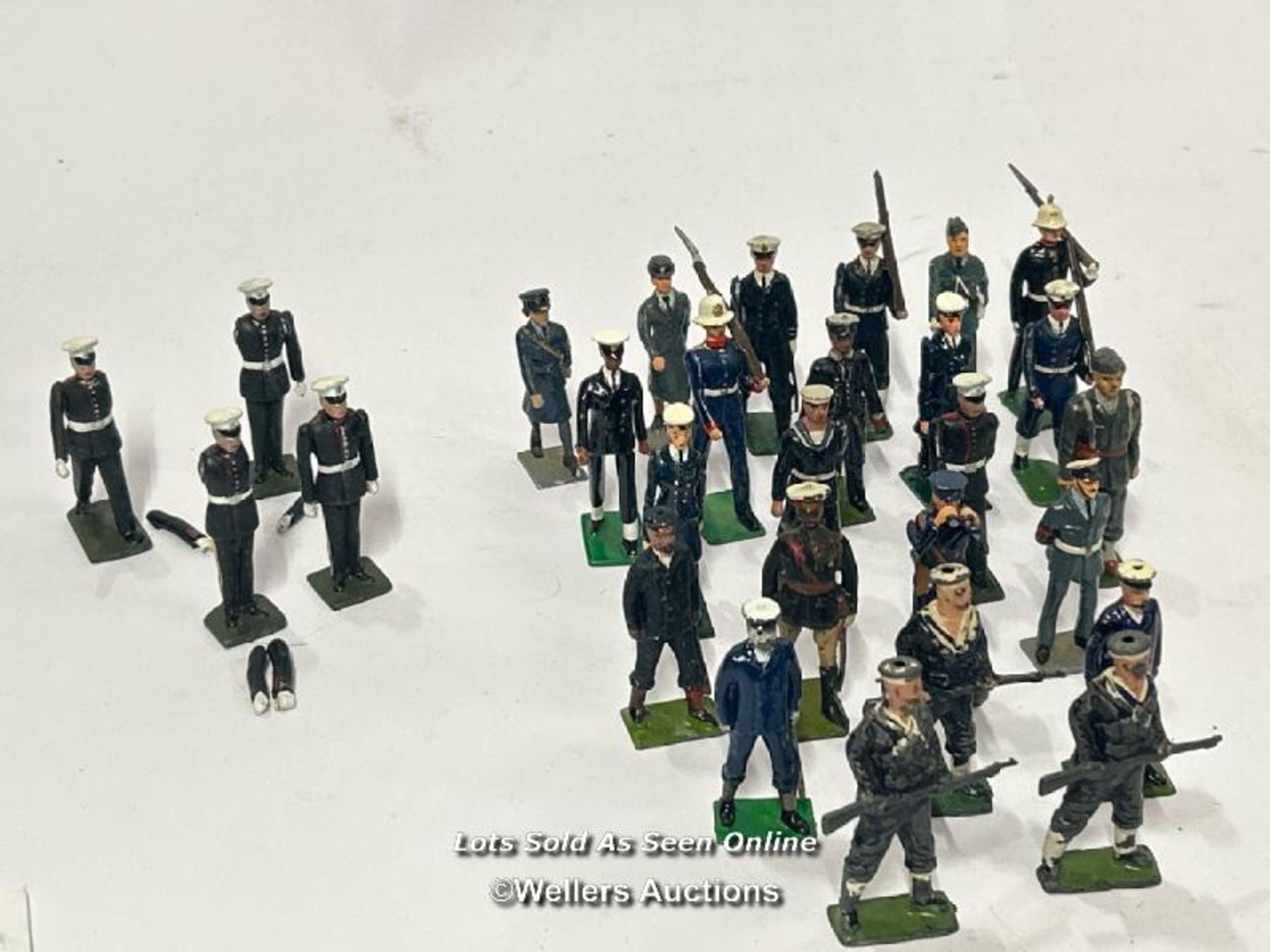 Twenty seven assorted hand painted military figures, some marked Britain's / AN5