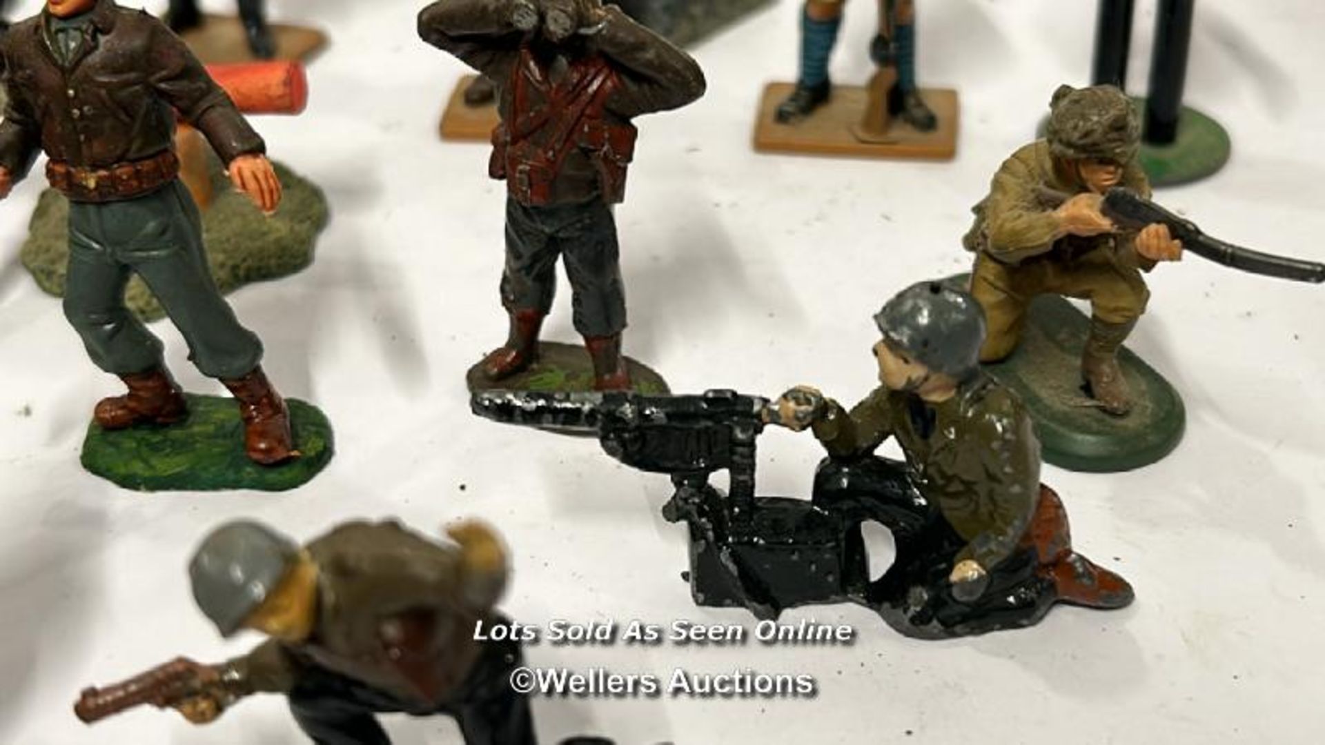 Assorted military figures and accessories including metal hand painted soldiers, plastic soldiers, - Image 4 of 17