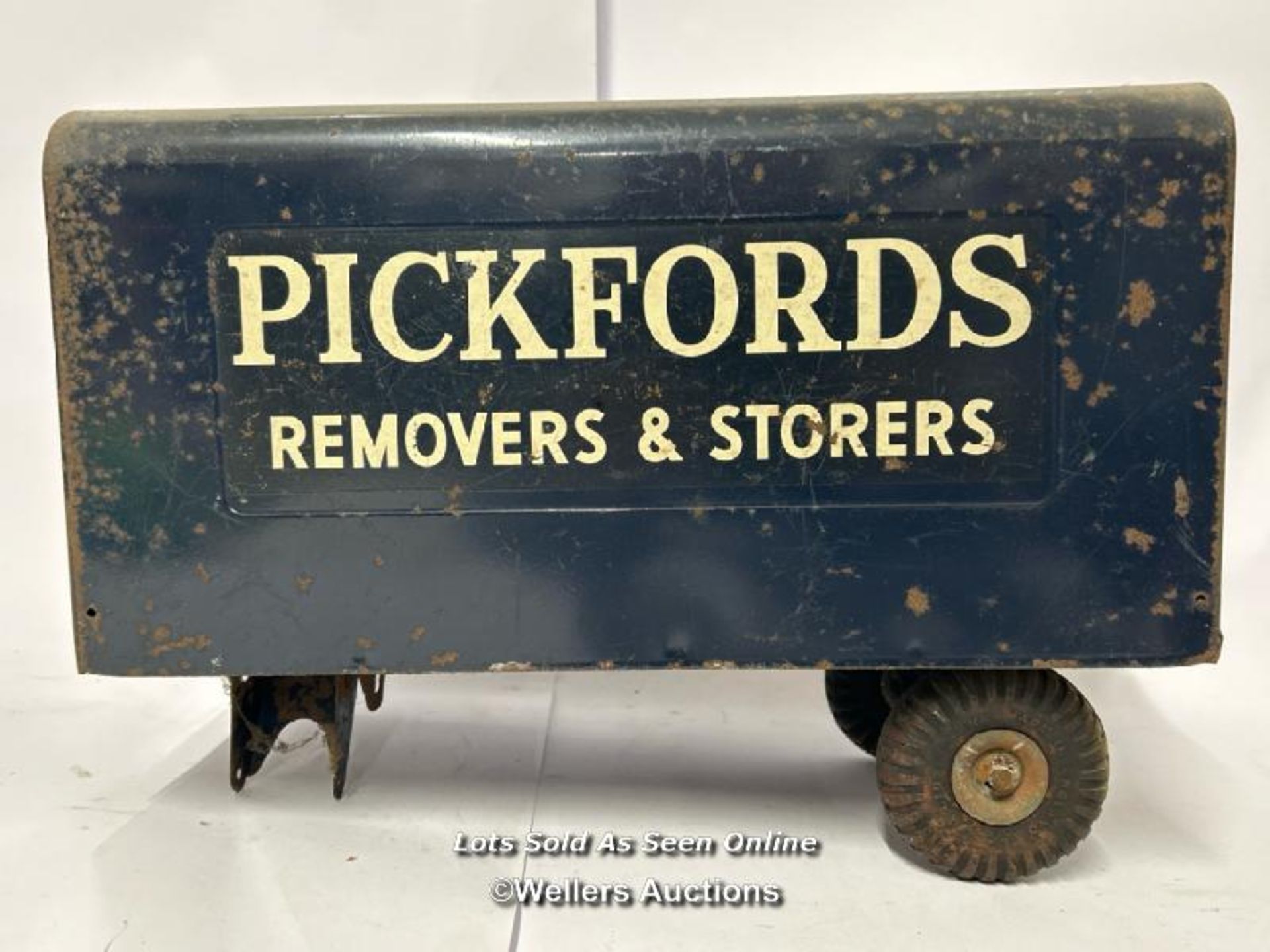 Vintage metal Pickford's Removals trailer model and wooden Robyn promotional truck model / AN10 - Image 2 of 4