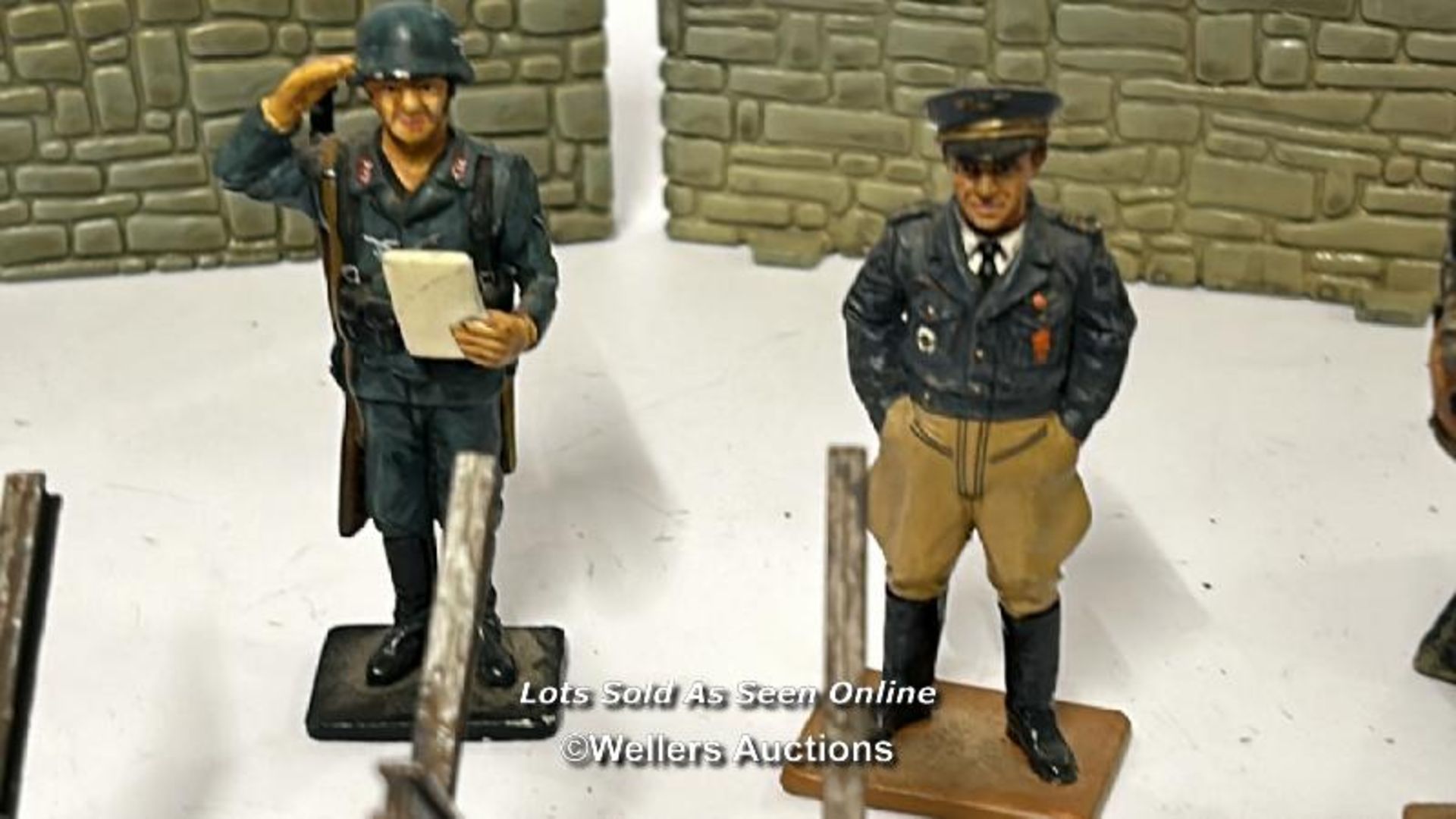 Assorted military figures and accessories including metal hand painted soldiers, plastic soldiers, - Image 7 of 17