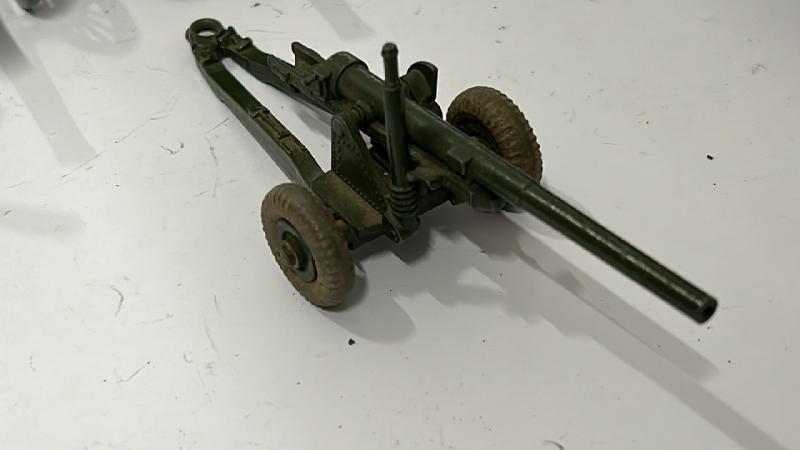 Large collection of diecast artilary guns and canons including mainly Britains, Dinky and Astra (27) - Image 3 of 12