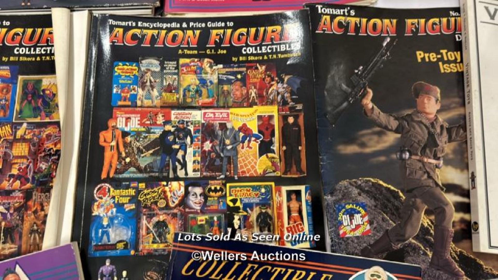 Fourteen assorted collecting books and magazines including Action Man, Barbie and Vintage Toys / - Image 8 of 10