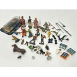 Assorted lead figures, plastic figures and spare parts / AN19
