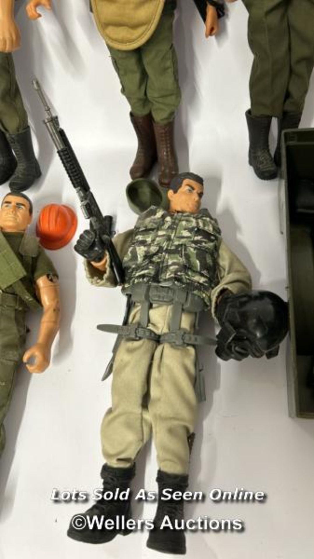 Assorted Action Man figures, mostly modern with spare boots, lunch box, watch and vintage patrol - Bild 4 aus 10