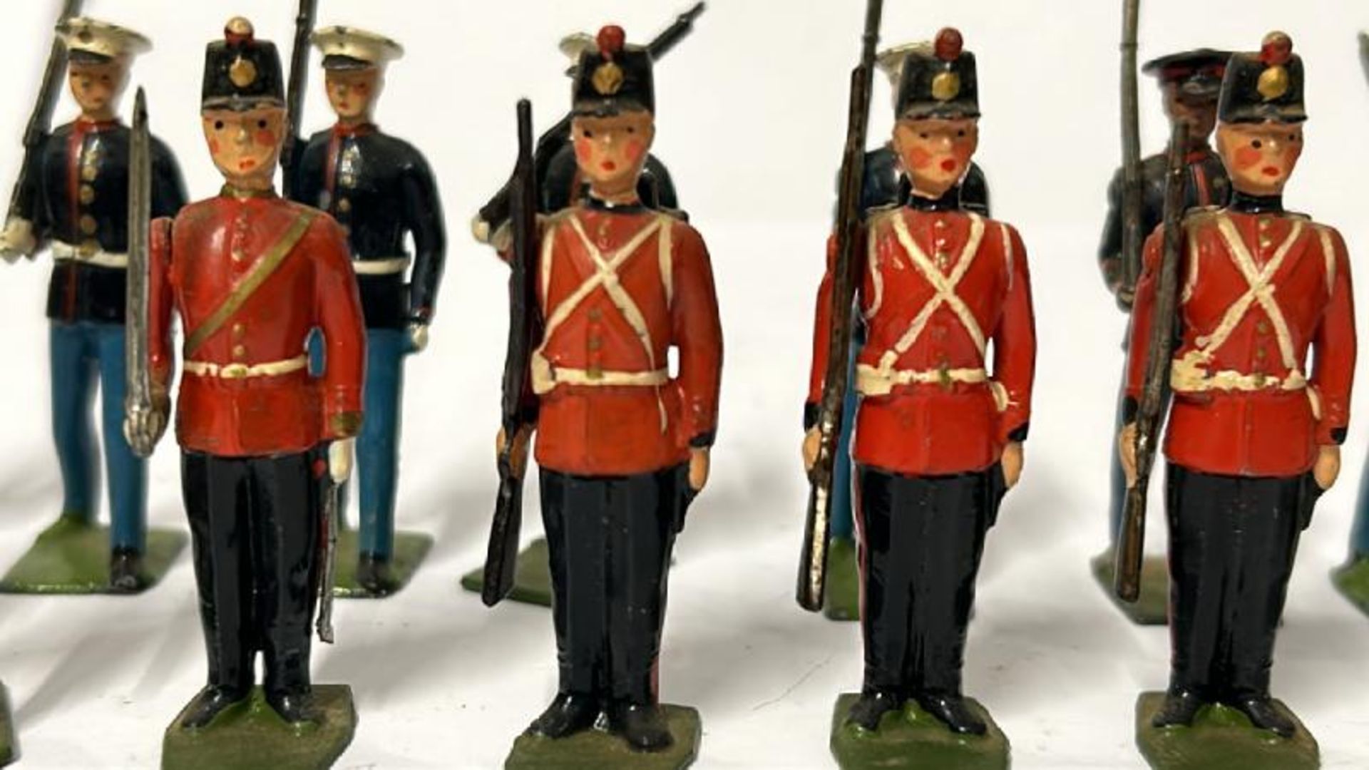 Assorted Britains lead soldiers including Grenadier guards, U.S. Marines and Foot Infantry - Image 10 of 14