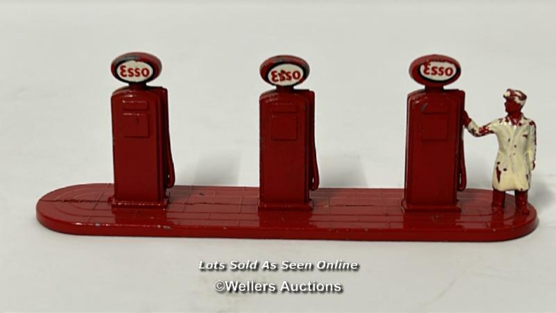 Vintage Matchbox Models of Yesteryear including Moko Lesney accessory pack no.1 Esso gas pumps and - Image 3 of 21