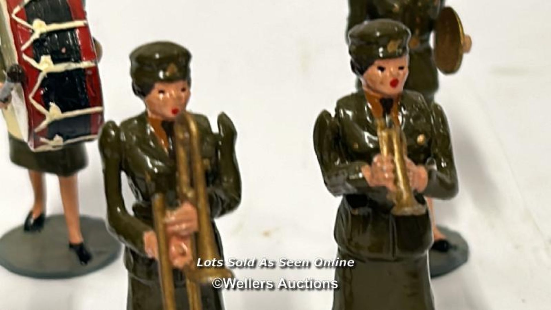 A group of eleven hand painted lead figures of a female marching band in WWII era uniform / AN5 - Image 3 of 7