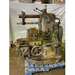 VINTAGE ALFRED HERBERT LTD. HORIZONTAL MILL, WITH VICE, IN WORKING ORDER