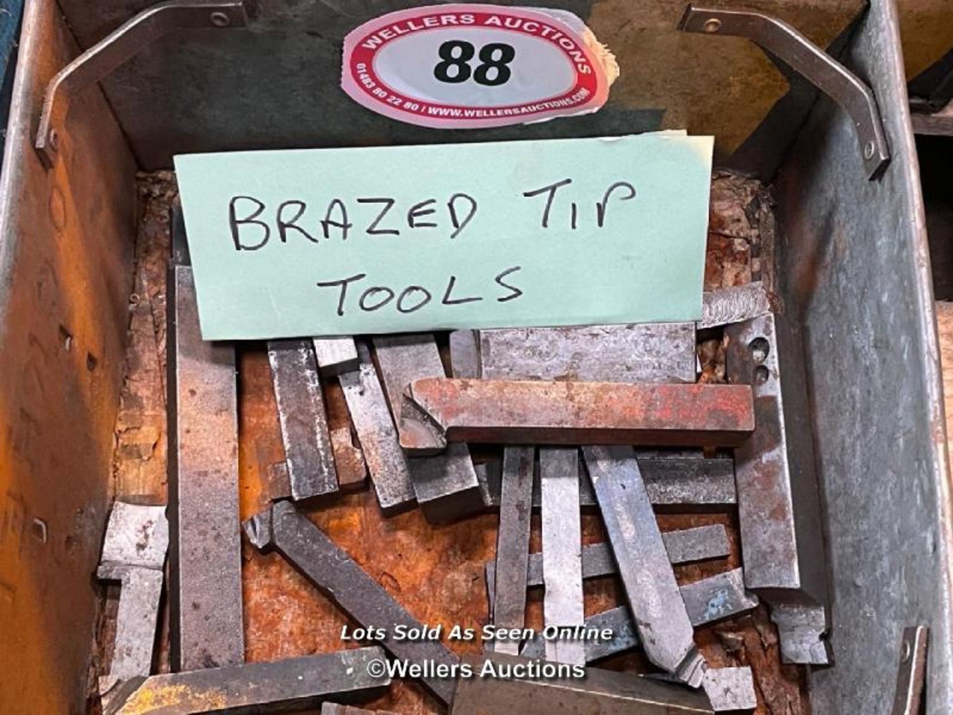 TRAY OF BRAZED TIP TOOLS