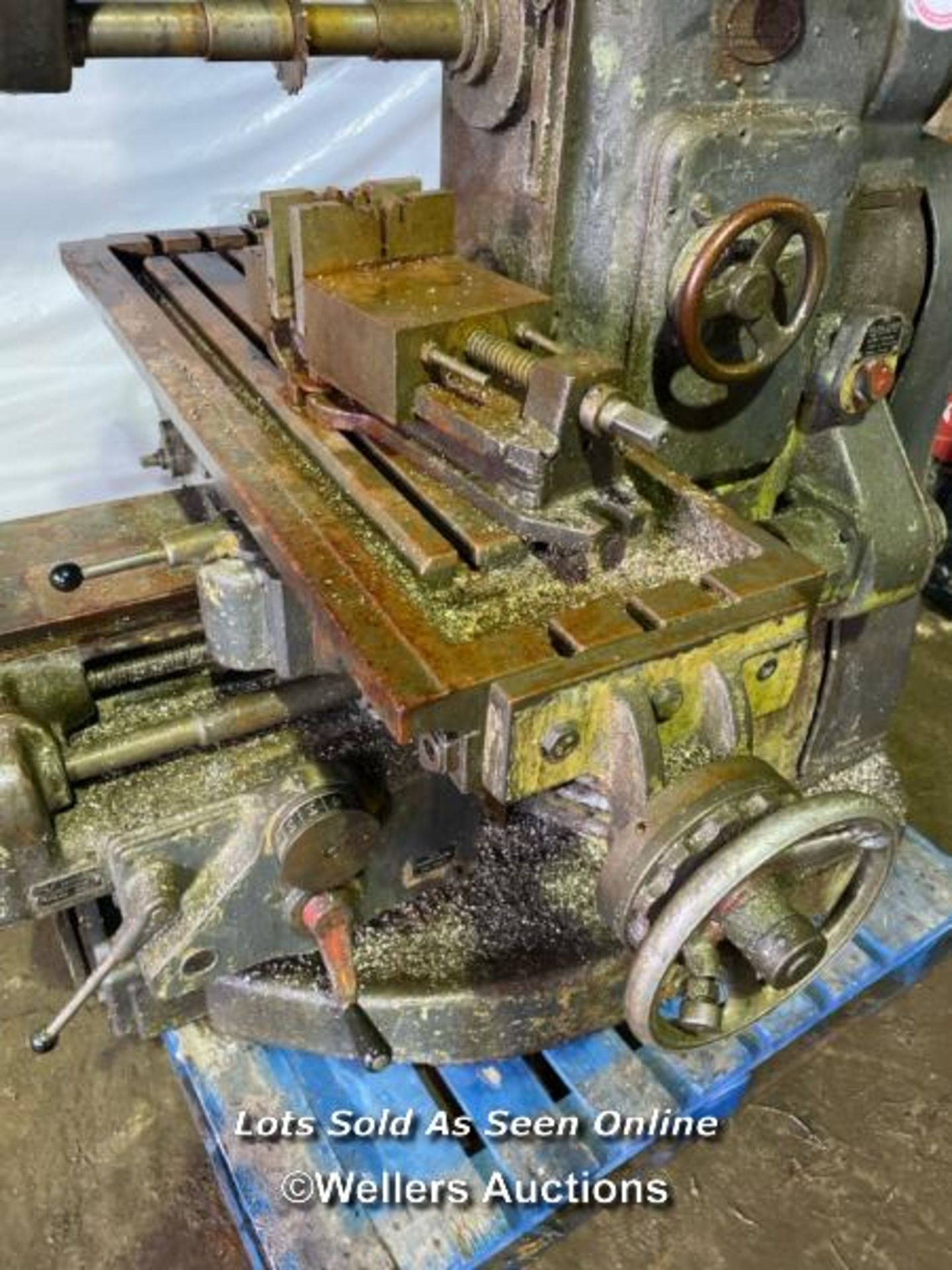 VINTAGE ALFRED HERBERT LTD. HORIZONTAL MILL, WITH VICE, IN WORKING ORDER - Image 2 of 10