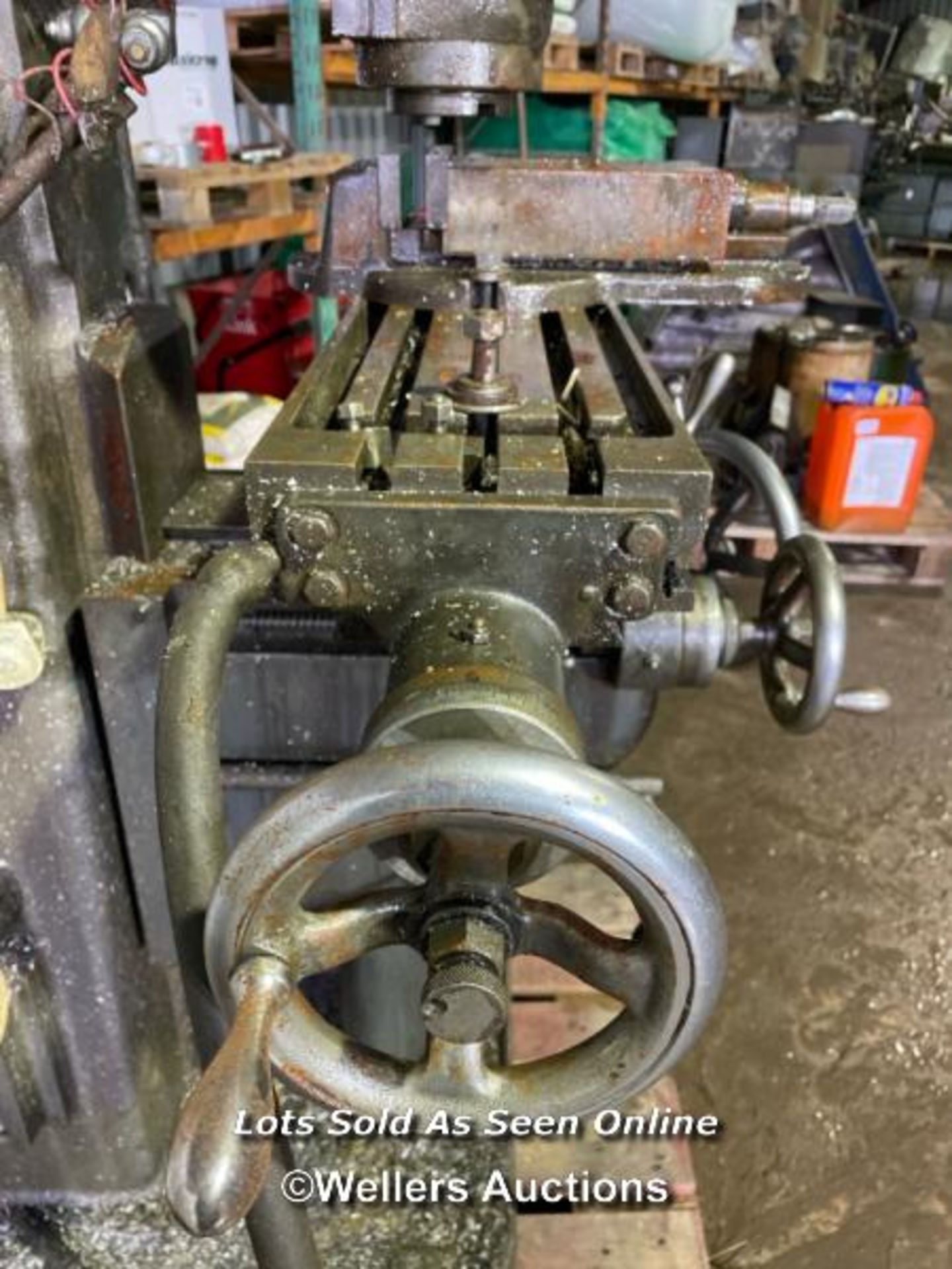 HENRY MILNES LTD. VERTICAL MILL, INCL. MACHINE VICE, IN WORKING ORDER - Image 8 of 9