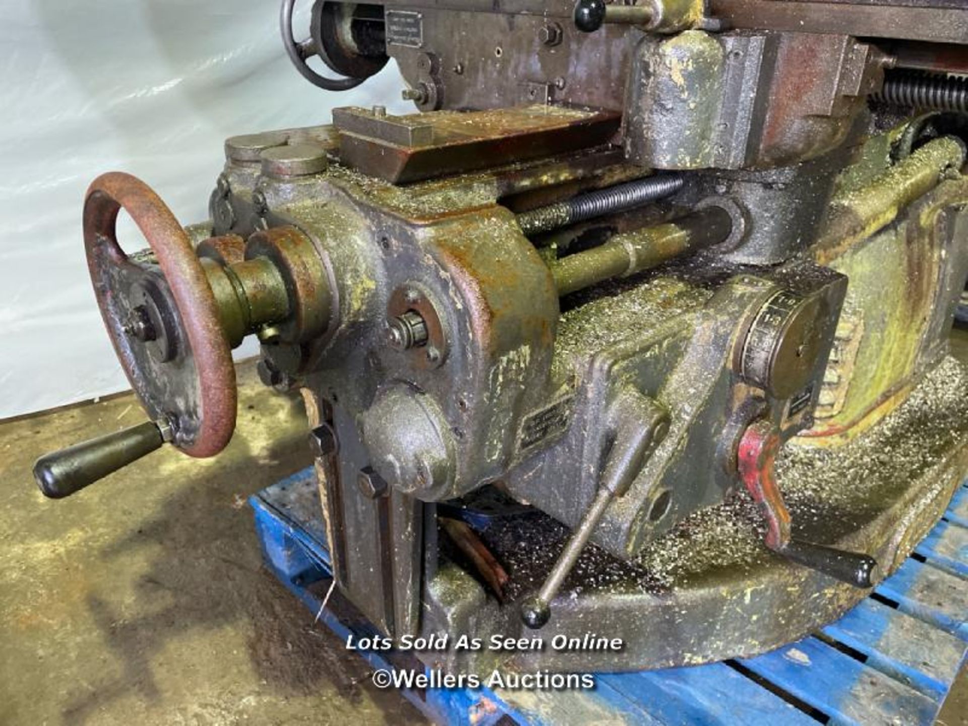 VINTAGE ALFRED HERBERT LTD. HORIZONTAL MILL, WITH VICE, IN WORKING ORDER - Image 3 of 10