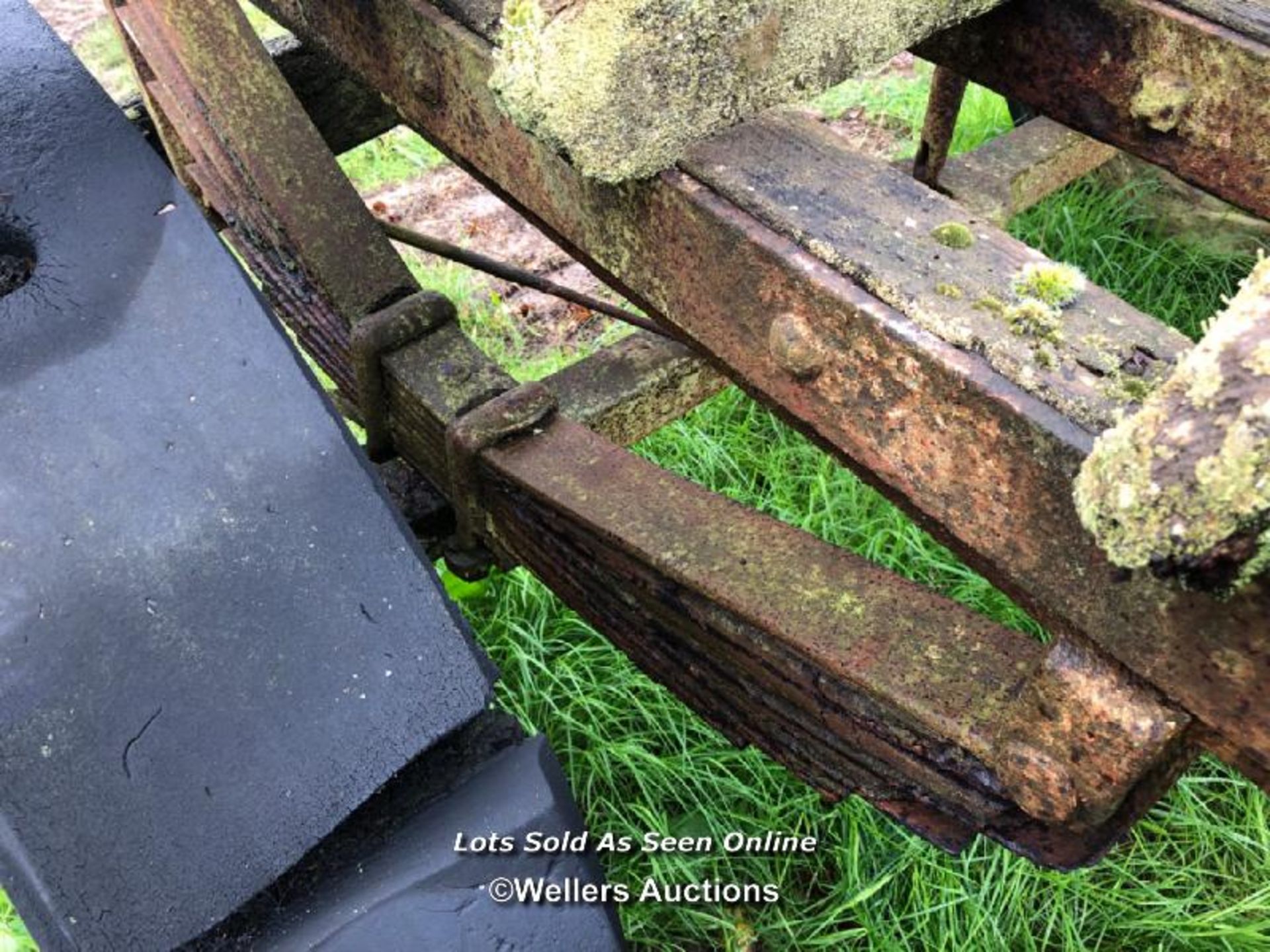 OLD RAILWAY CART, IN NEED OF RESTORATION, TOTAL DIMENSIONS APPROX. 220CM W X 230CM L X 130CM H - Image 7 of 7