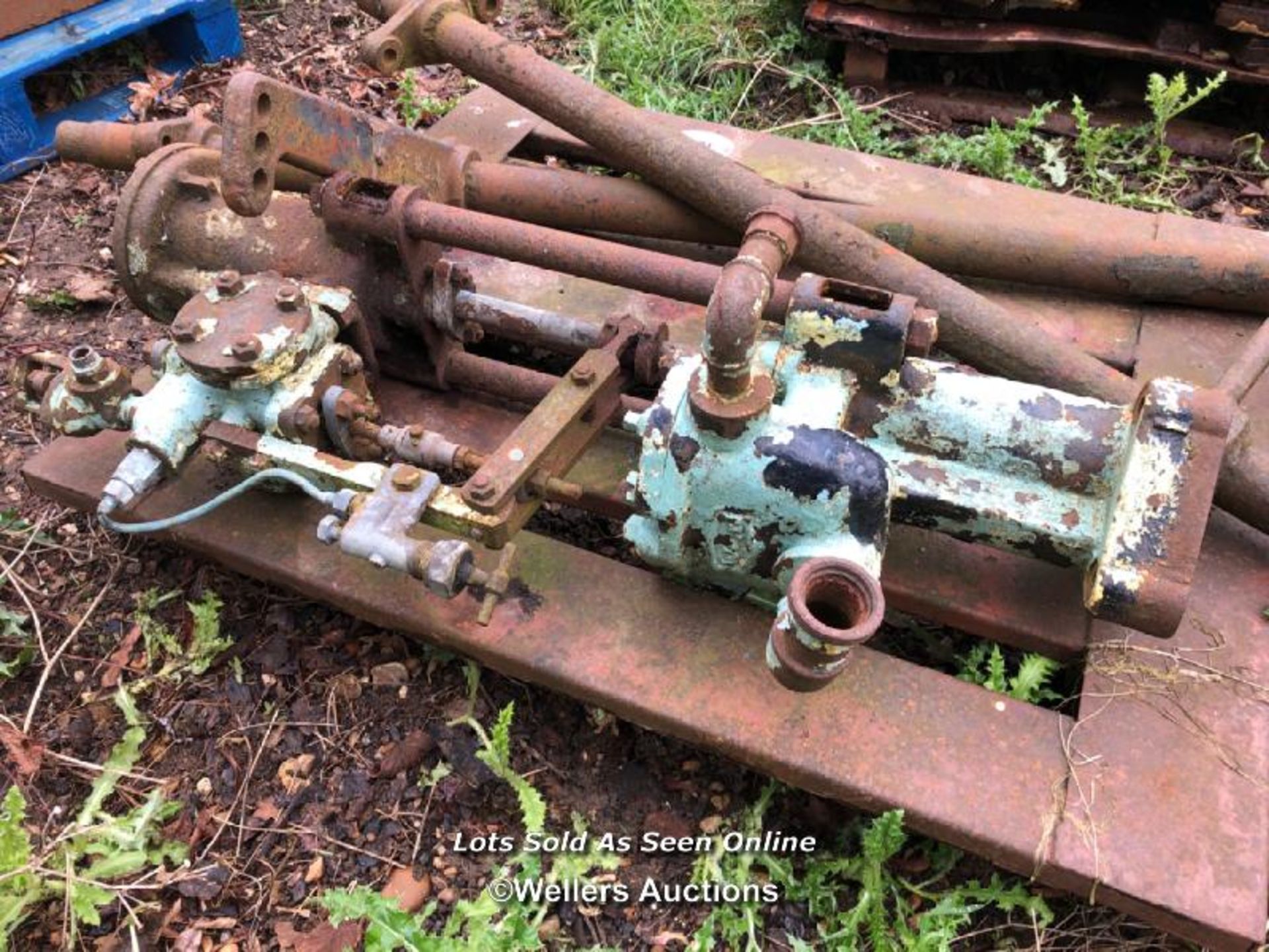 VINTAGE WATER PUMP AND TWO HEAVY IRON SUPPORTS - Image 2 of 4
