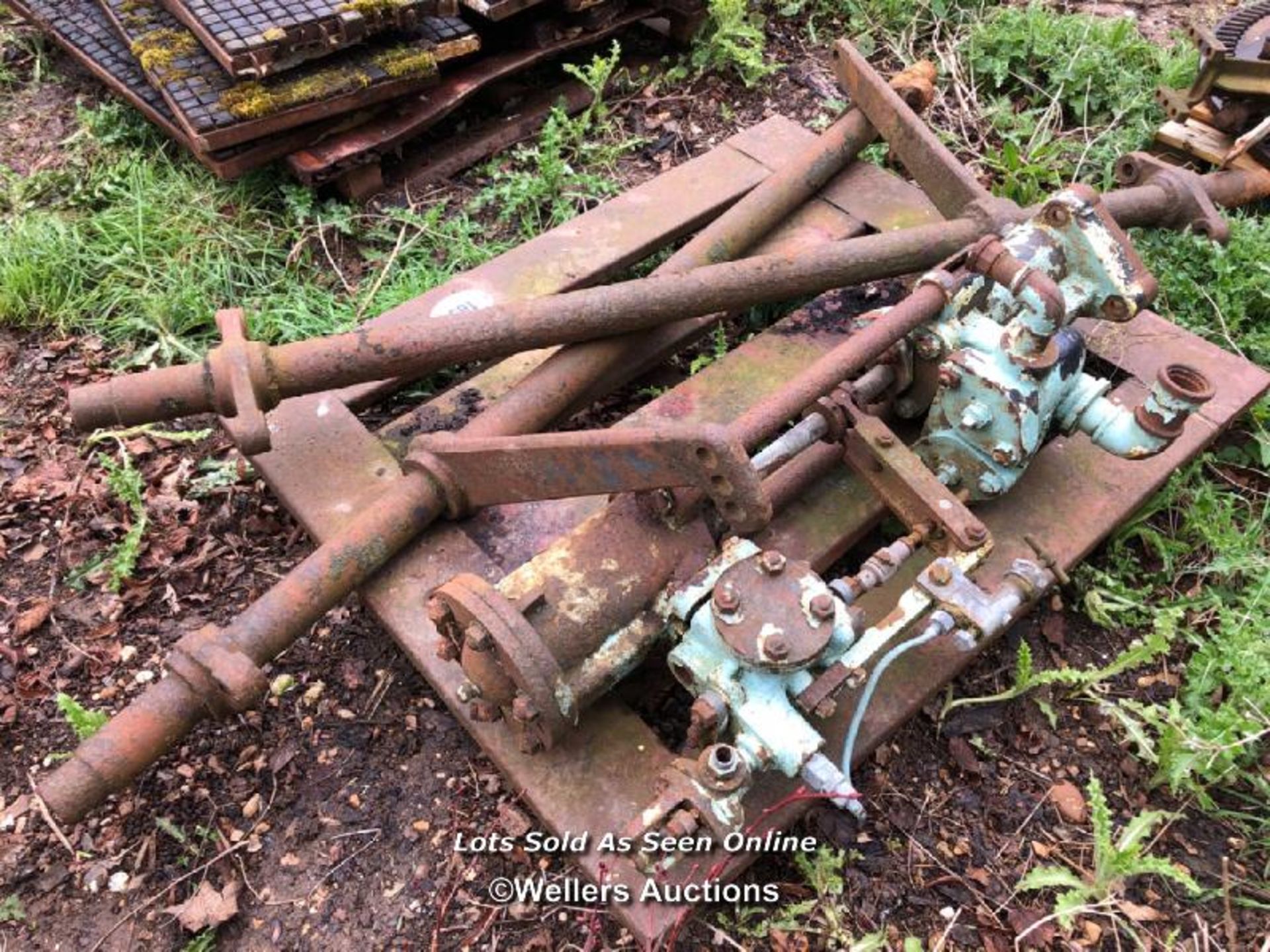 VINTAGE WATER PUMP AND TWO HEAVY IRON SUPPORTS - Image 4 of 4