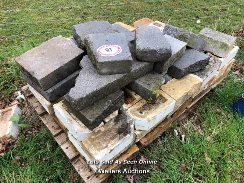 PALLET OF ASSORTED GLAZED BRICKS AND PAVERS