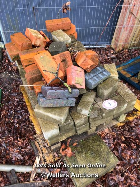 PALLET OF ASSORTED BRICKS, VARIOUS SIZES AND STYLES