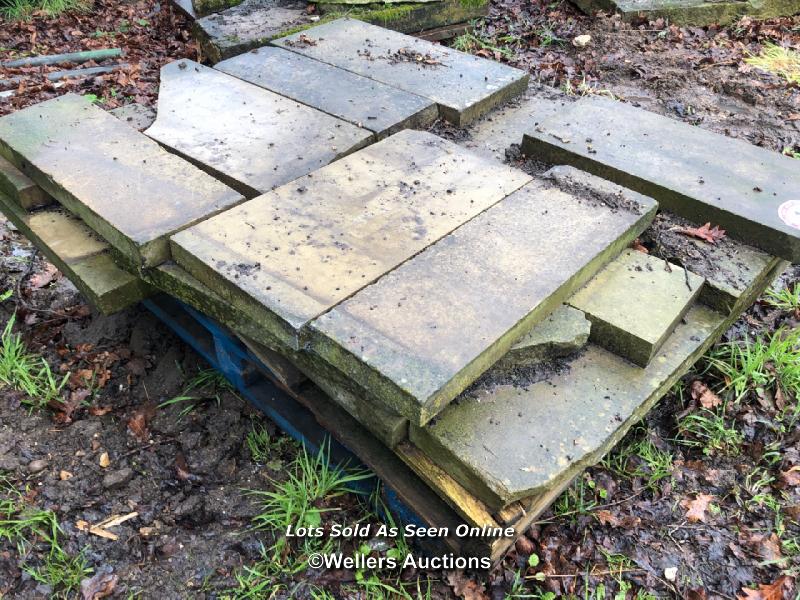 PALLET OF RECLAIMED YORKSTONE PAVING, ASSORTED SIZES, APPROX. 57CM L X 30CM W X 5CM D - Image 2 of 2