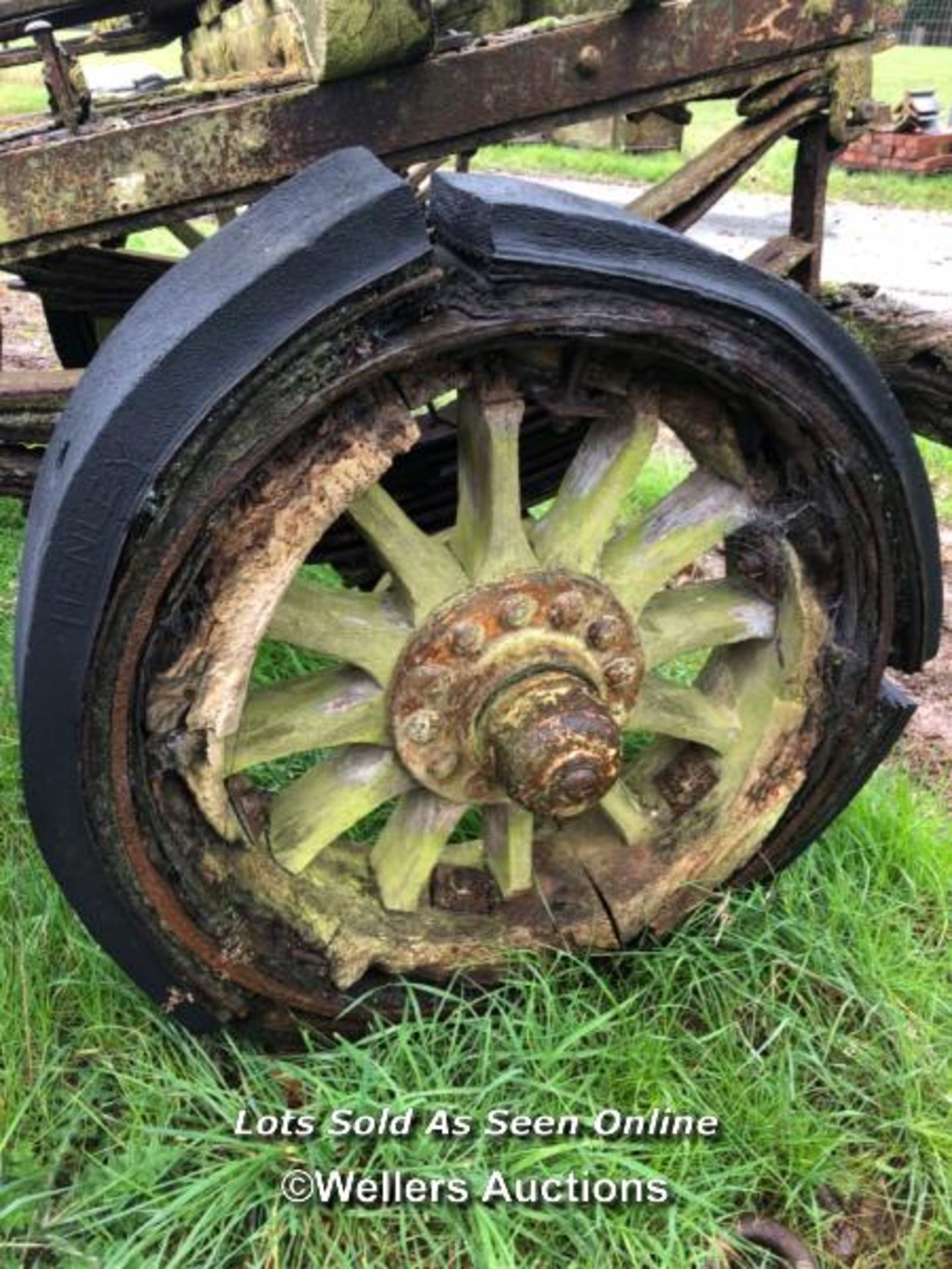 OLD RAILWAY CART, IN NEED OF RESTORATION, TOTAL DIMENSIONS APPROX. 220CM W X 230CM L X 130CM H - Image 6 of 7