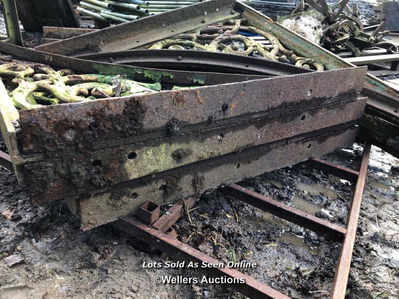 FOUR HEAVY DUTY VICTORIAN IRON CORNER BRACKETS, EACH APPROX. 155CM L X 122CM W - Bild 6 aus 6