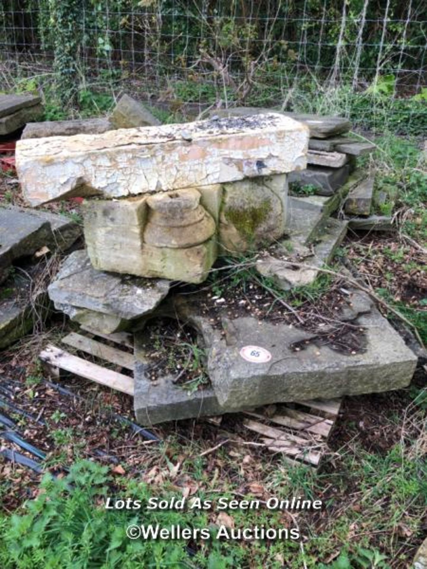 PALLET OF MIXED YORK AND NATURAL STONE FEATURES