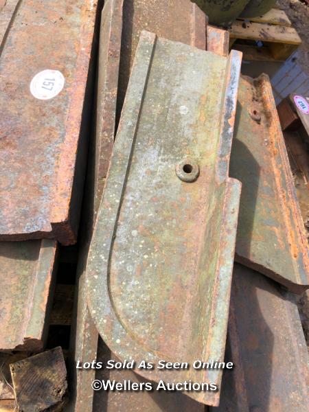 PALLET OF HEAVY DUTY IRON BEAMS/BRACKETS, LARGEST 140CM L - Image 2 of 2