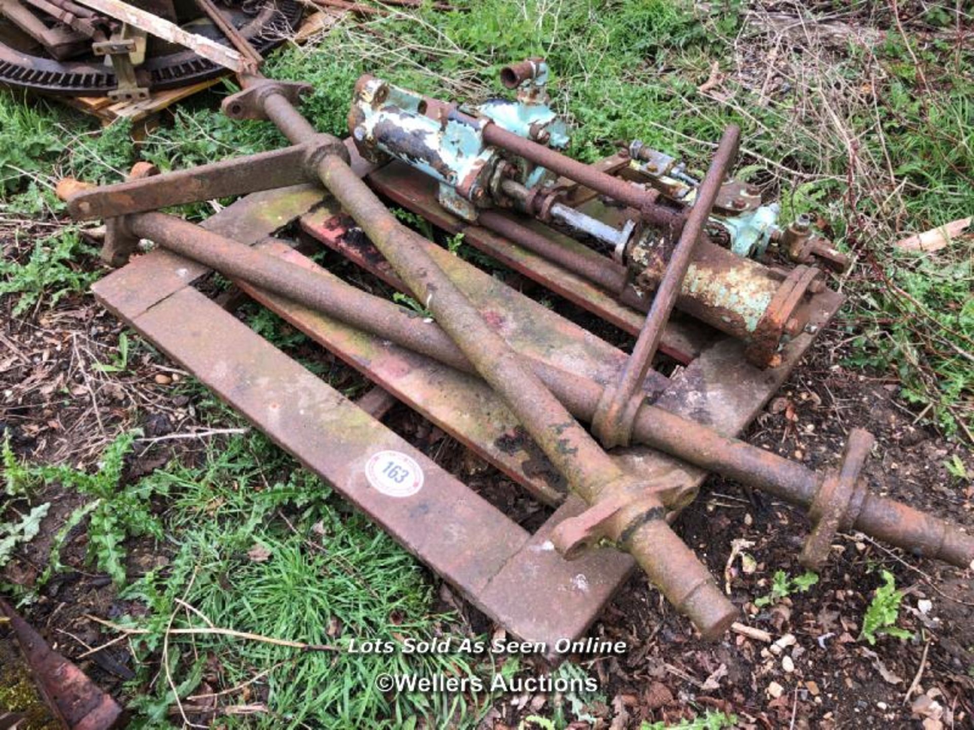 VINTAGE WATER PUMP AND TWO HEAVY IRON SUPPORTS - Image 3 of 4