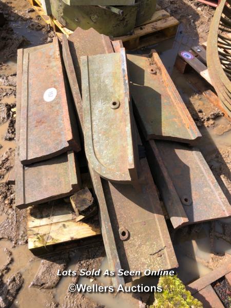 PALLET OF HEAVY DUTY IRON BEAMS/BRACKETS, LARGEST 140CM L