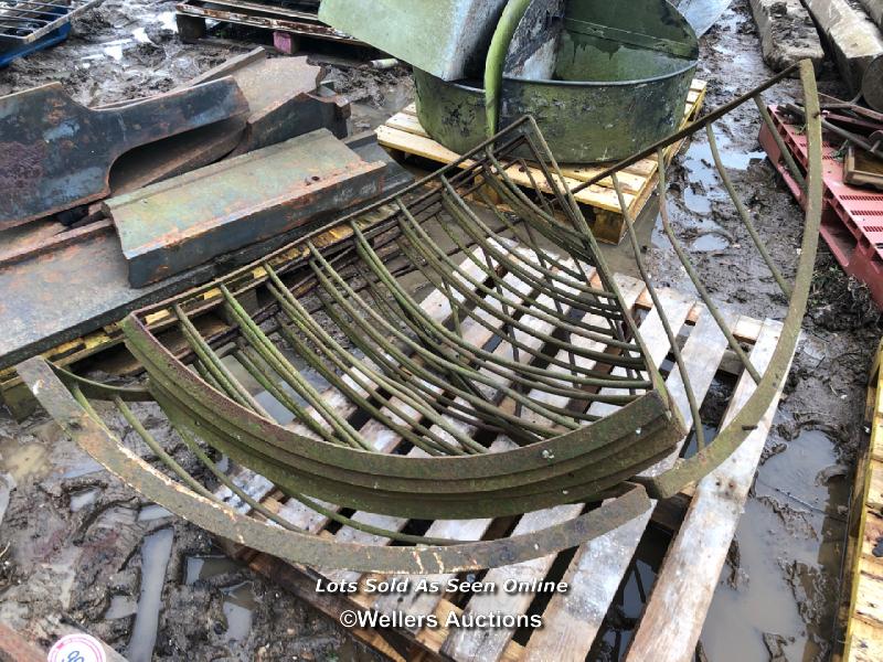 TWELVE CAST IRON CORNER HAY RACKS, EACH APPROX. 100CM W - Image 2 of 3