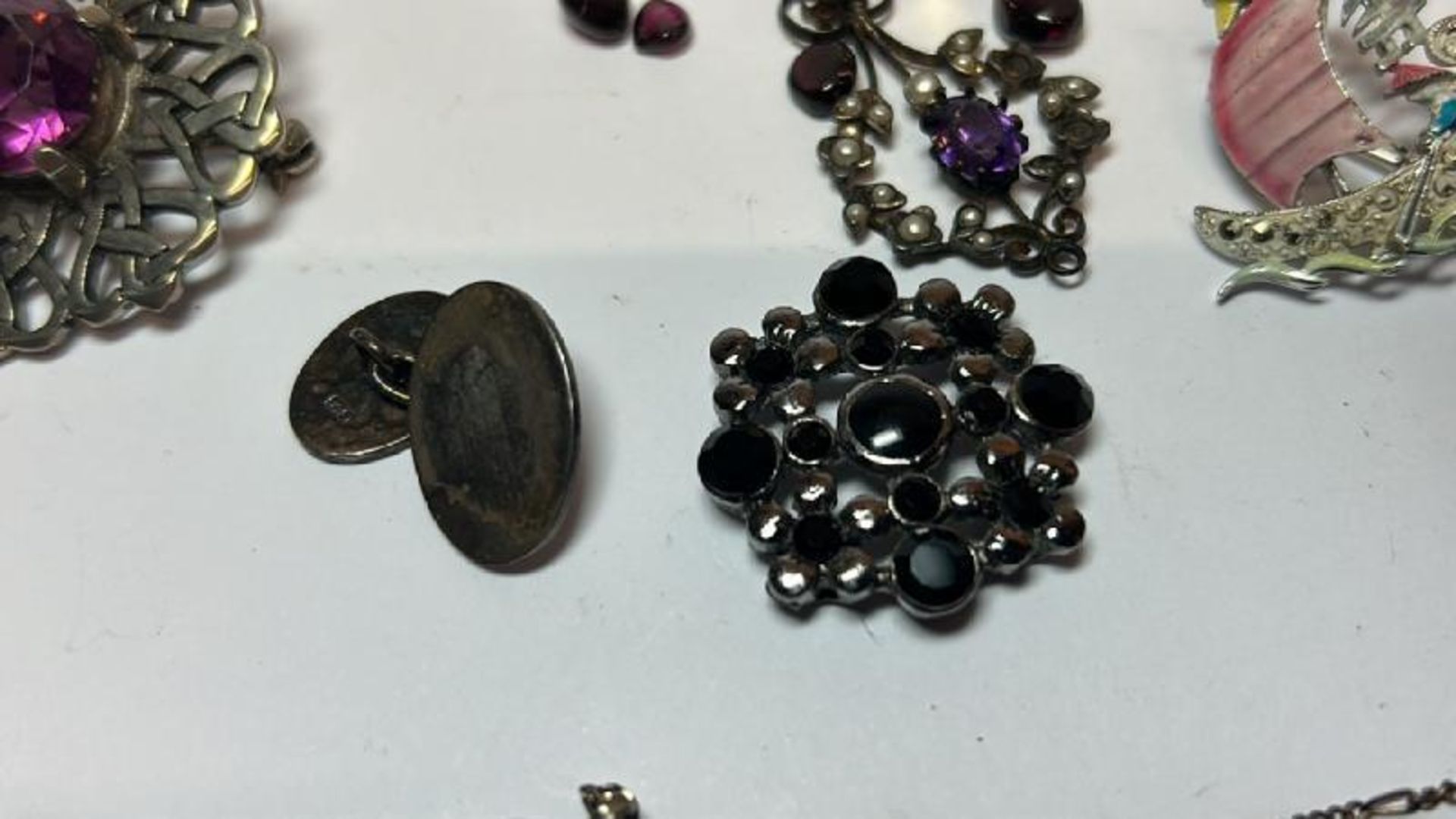 Quantity of costume jewellery including silver locket and chain, silver hallmarked brooches, paste - Image 5 of 6