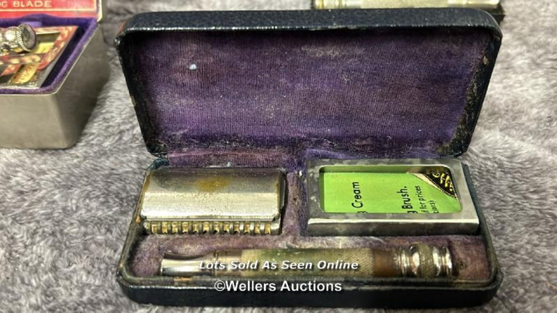 Three vintage razors including Gillette and Auto Strop 'Valet' / AN22 - Image 4 of 4