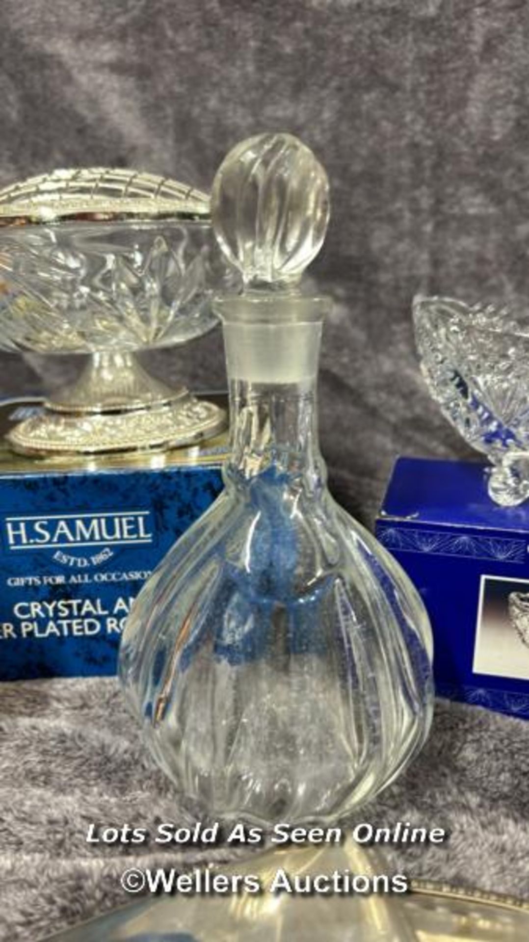 Assorted items including boxed Boutique crystal dolphins, Clarendon crystal footed dish, H. Samuel - Image 9 of 11