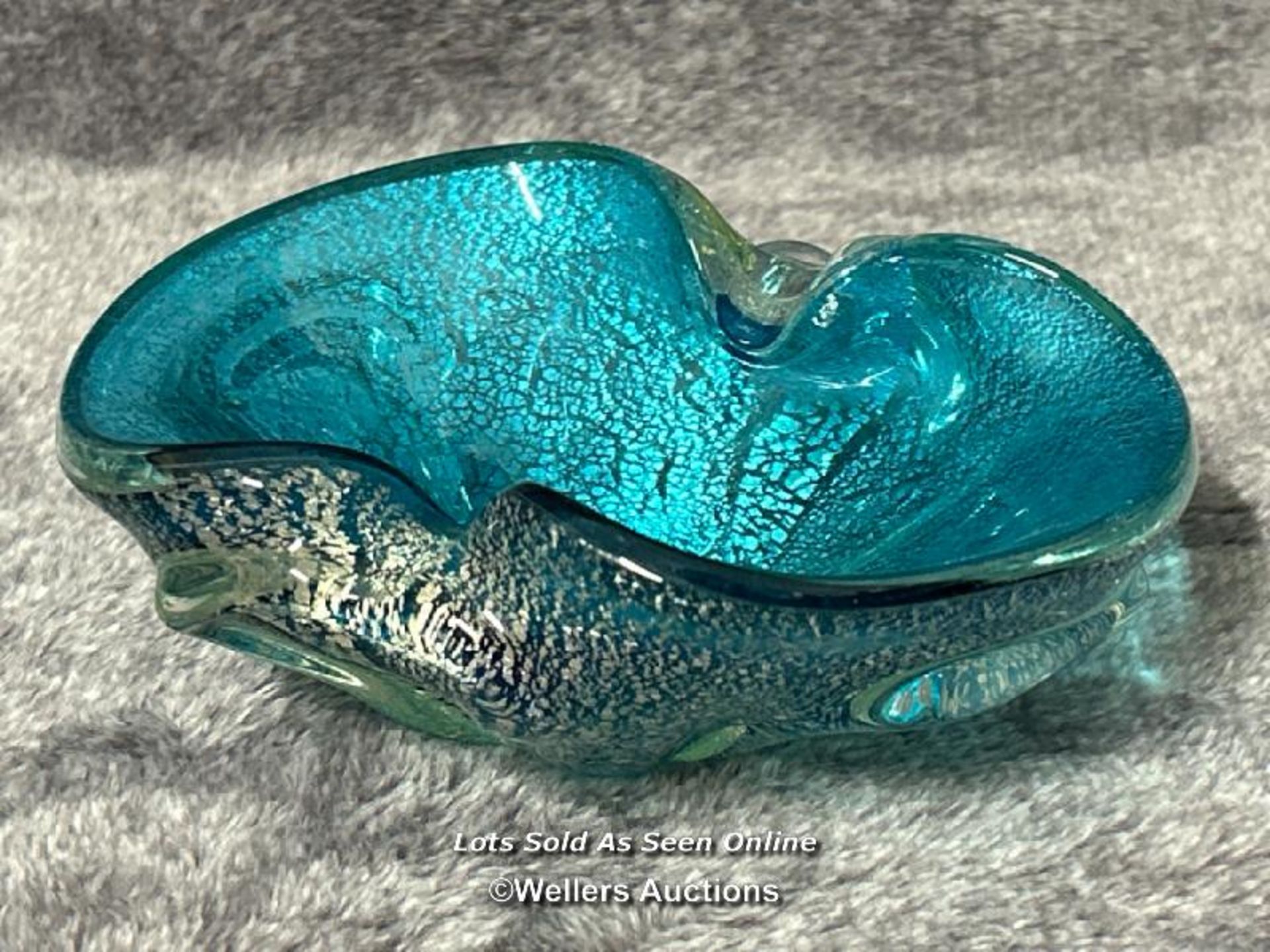 Mdina 'pulled ear' glass vase, 13cm high and Murano style glass dish / AN2 - Image 5 of 7