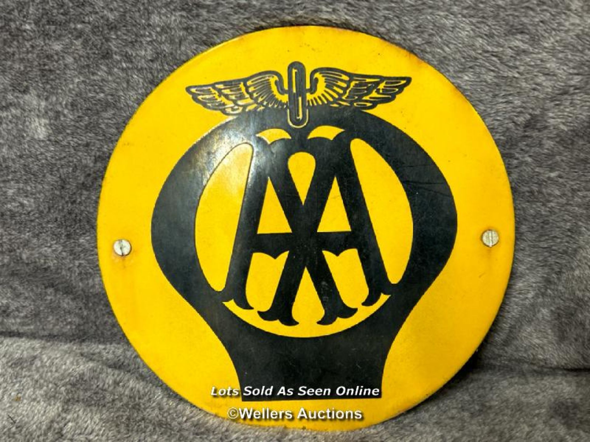 Enamel AA sign 20.5cm diameter, AA car badge no. 0Y45035, two square AA badges and one RAC badge / - Bild 2 aus 10