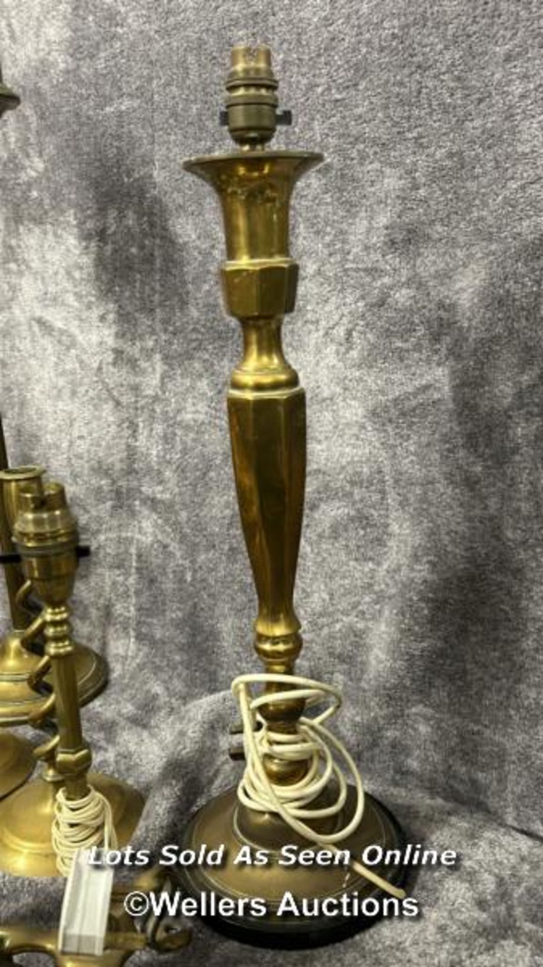 Collection of brass lamps and candle holders including a pair of twisted candle sticks, vintage desk - Image 6 of 10