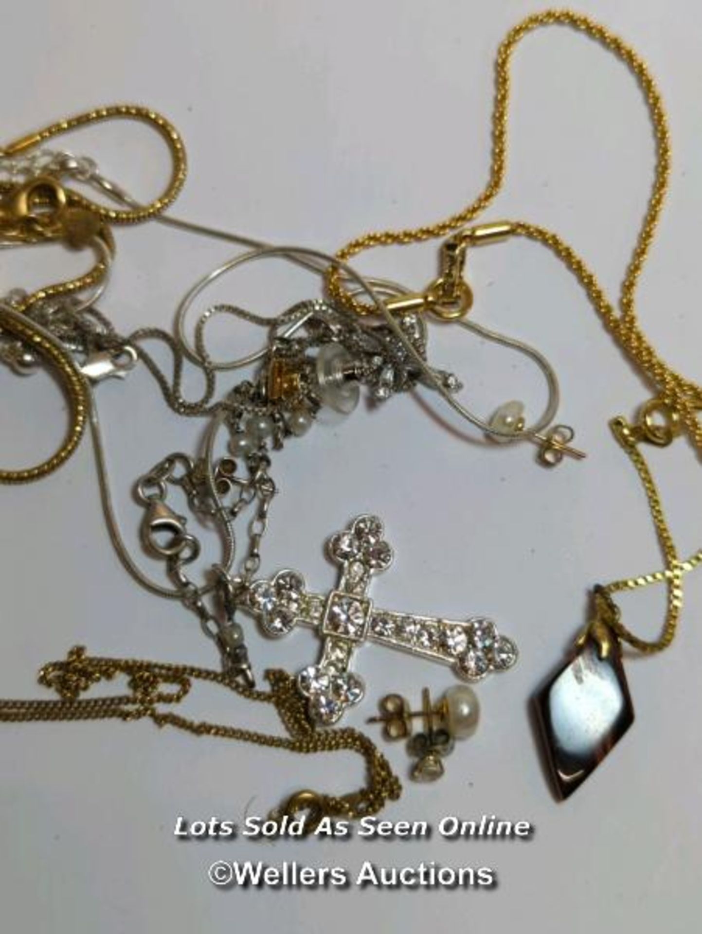 A lot of fashion jewellery, including a silver cross set with cubic zarconia, a silver bracelet with - Image 4 of 4