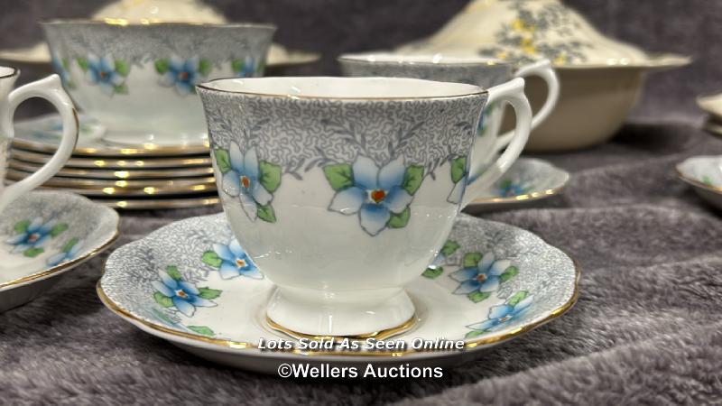 Assorted dinner ware including Royal Doulton "Carnival" and Royal Albert / AN10 - Image 8 of 12