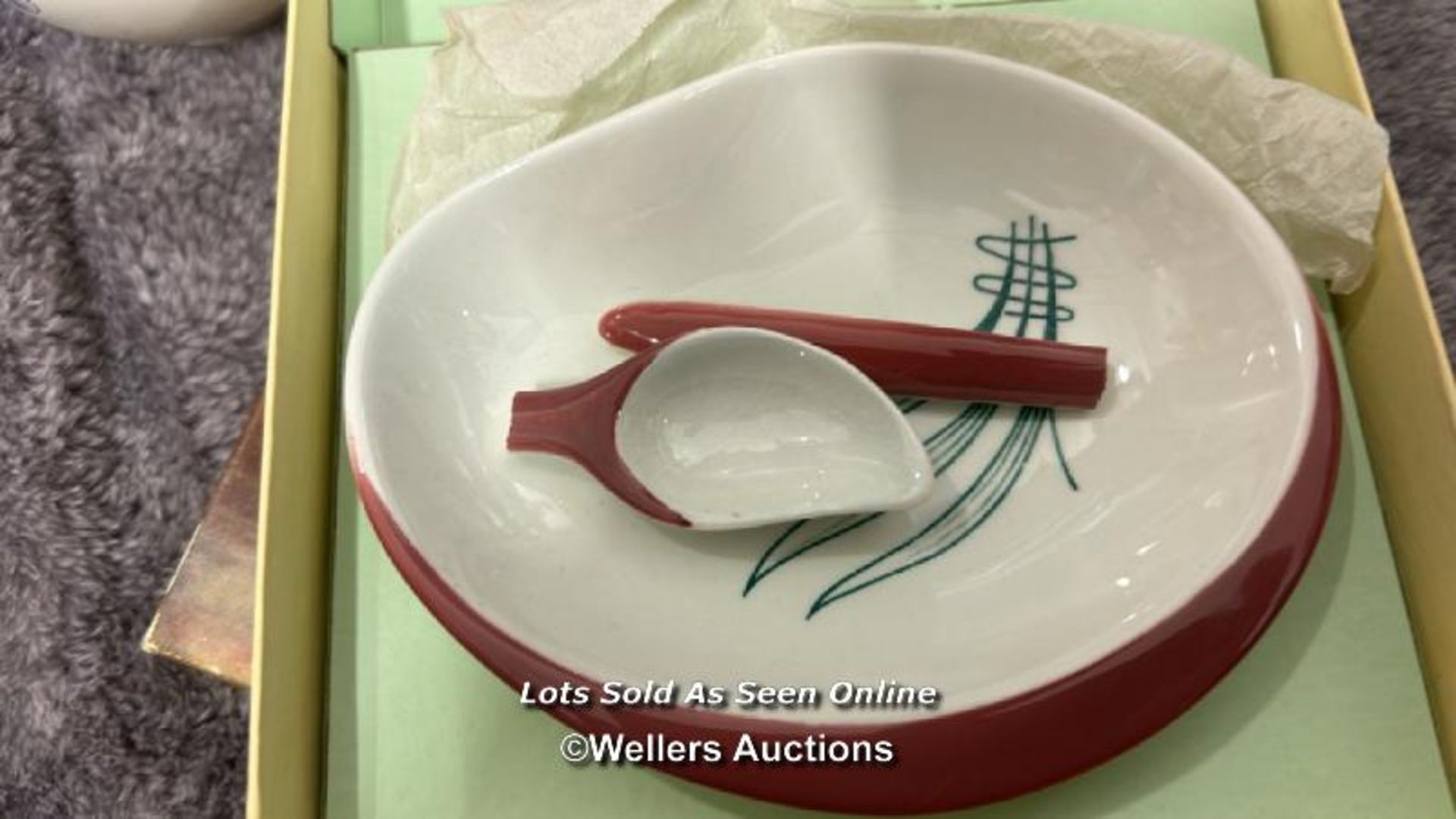 Assorted items including boxed Boutique crystal dolphins, Clarendon crystal footed dish, H. Samuel - Image 6 of 11
