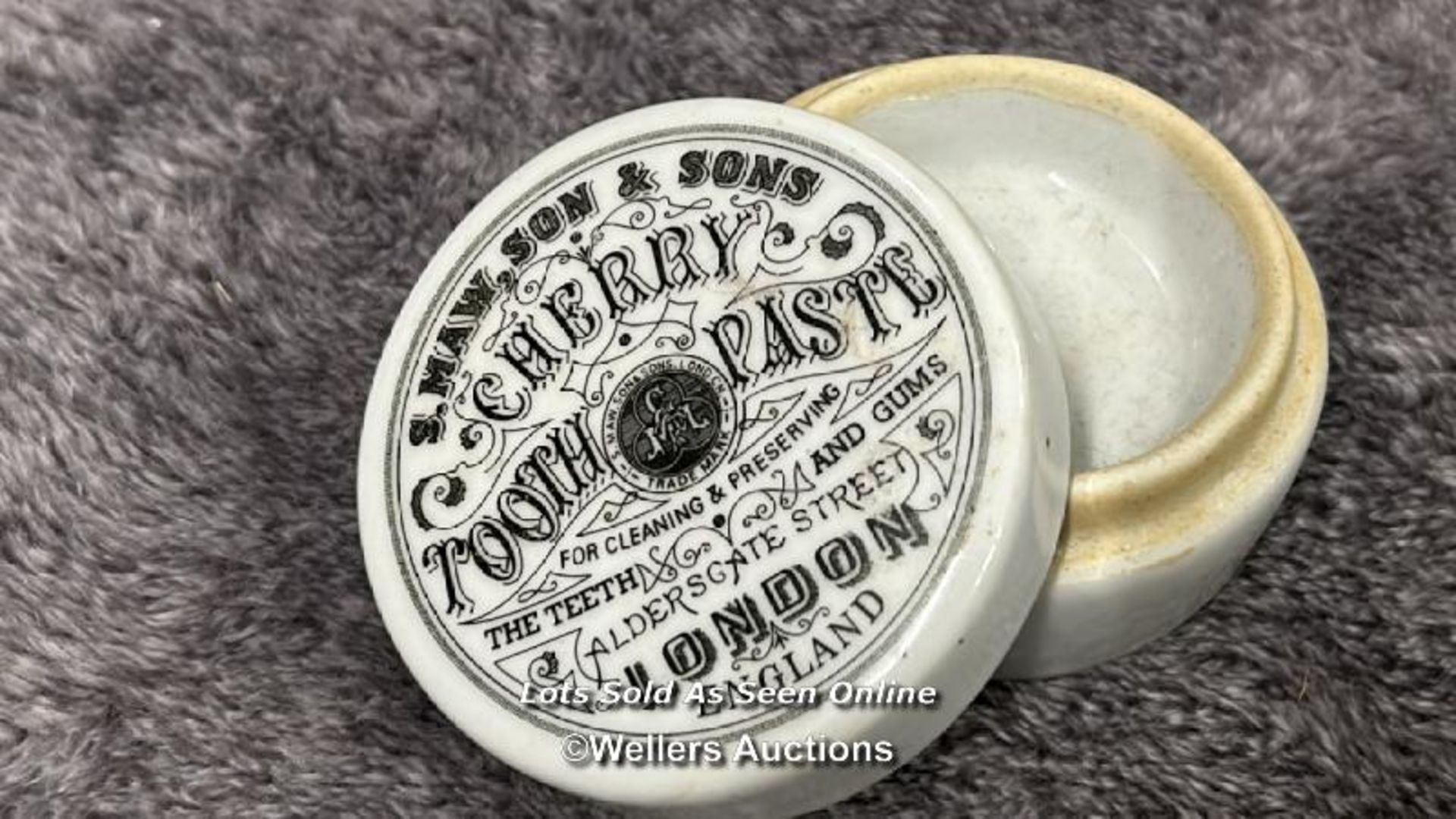 Antique S.Maw, Son & Sons Cherry Toothpaste pot, Woods Toothpaste lid, two small ointment pots - Bild 2 aus 9