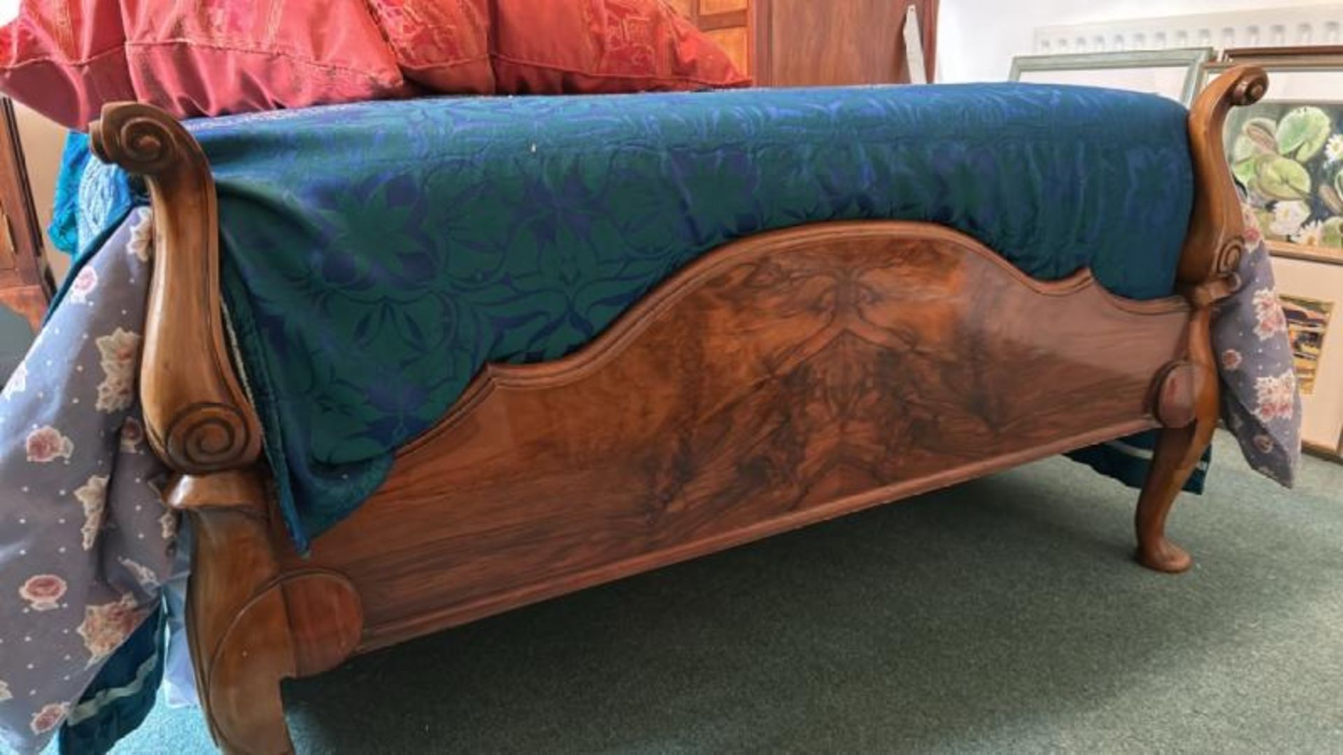 Walnut bedframe, with scalloped head rest carved finials and wooden slats, total Lenth 203cm, - Image 2 of 16