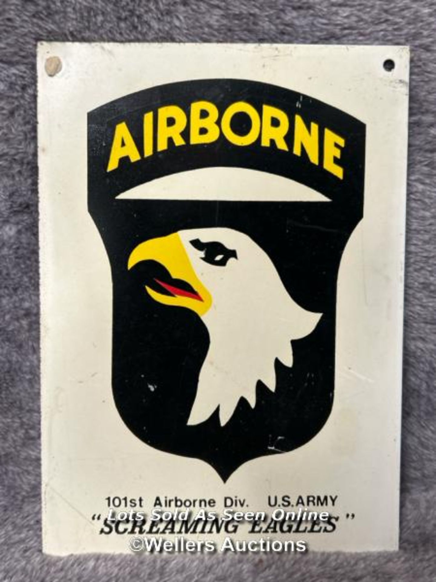 Small Airborne "Screaming Eagles" enamel sign, 12x17cm / AN24