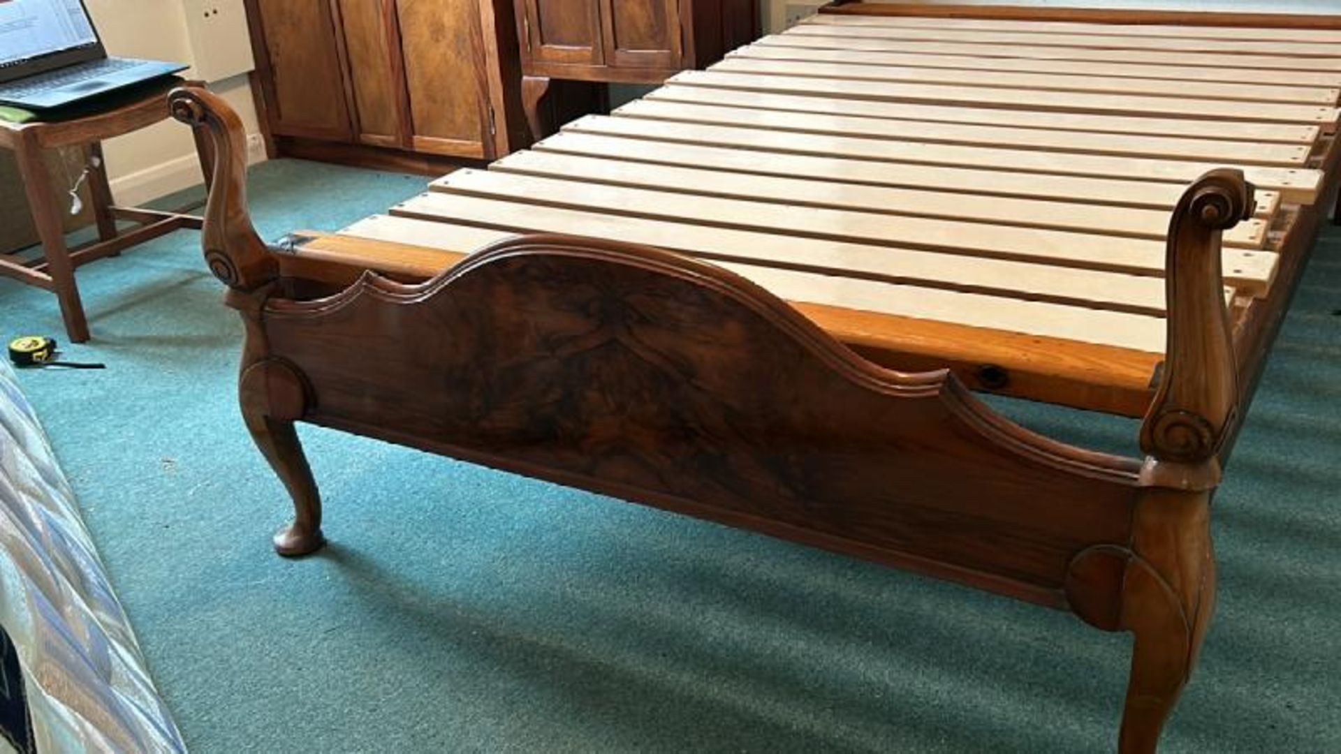Walnut bedframe, with scalloped head rest carved finials and wooden slats, total Lenth 203cm, - Image 14 of 16