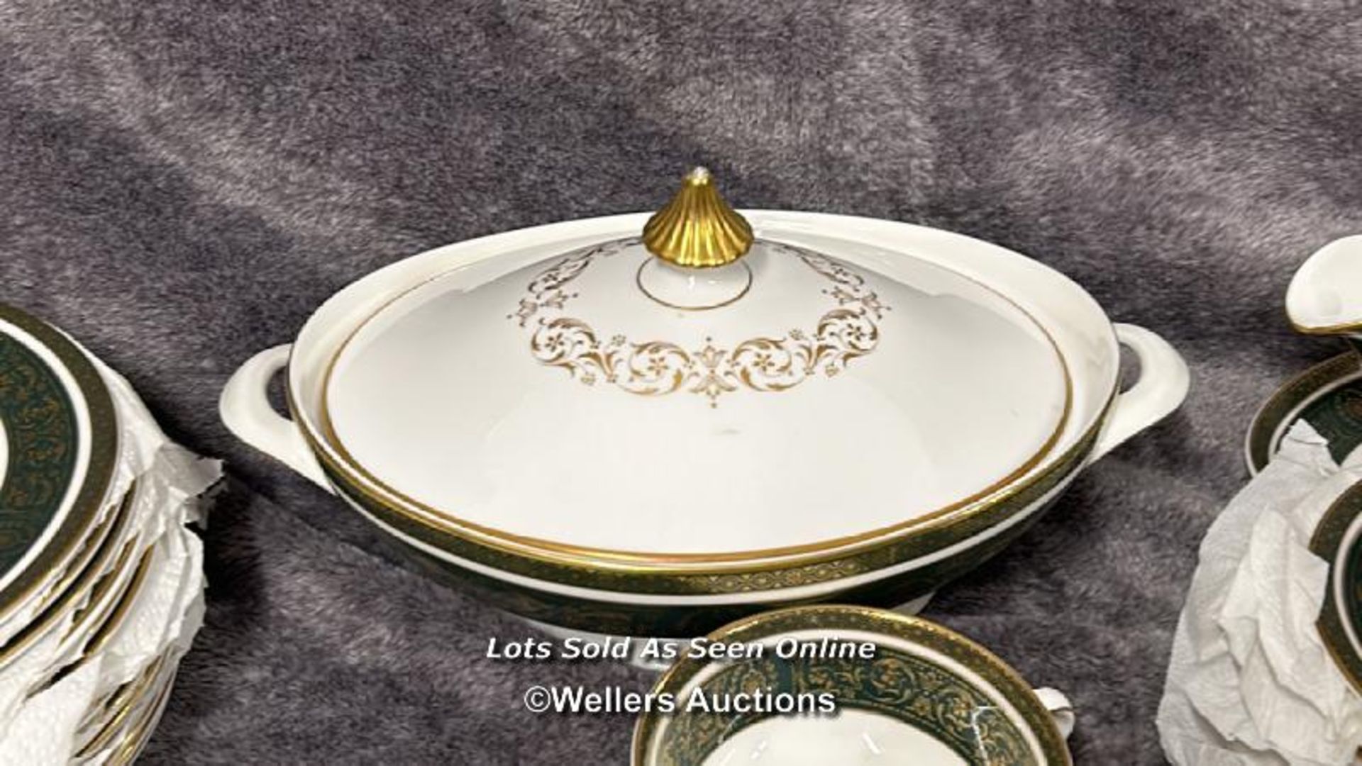 Royal Doulton "Vanborough" dinner service including 10 dinner plates, 15 tea plates, 10 side plates, - Image 6 of 8