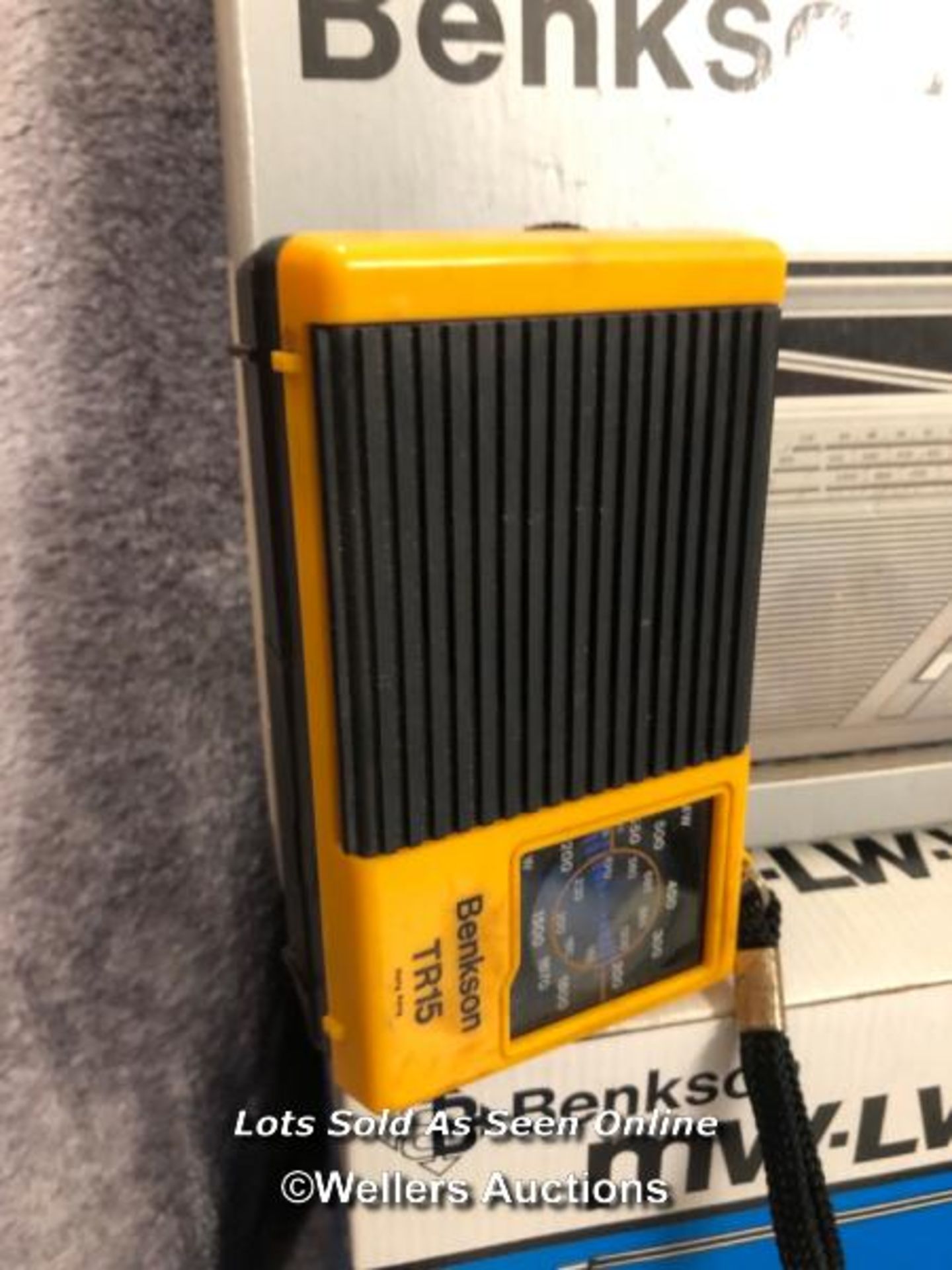 A collection of vintage Benkson transistor radios, models including TR58, TR59, TR34, TR15 and more, - Image 5 of 5