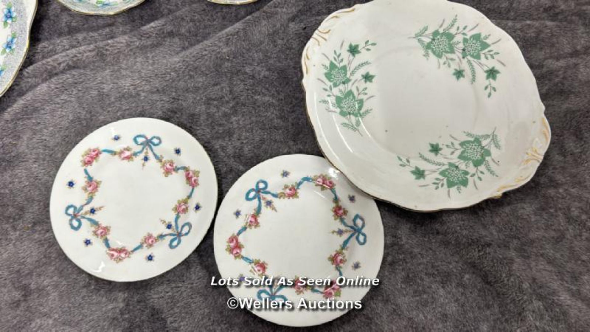 Assorted dinner ware including Royal Doulton "Carnival" and Royal Albert / AN10 - Image 10 of 12